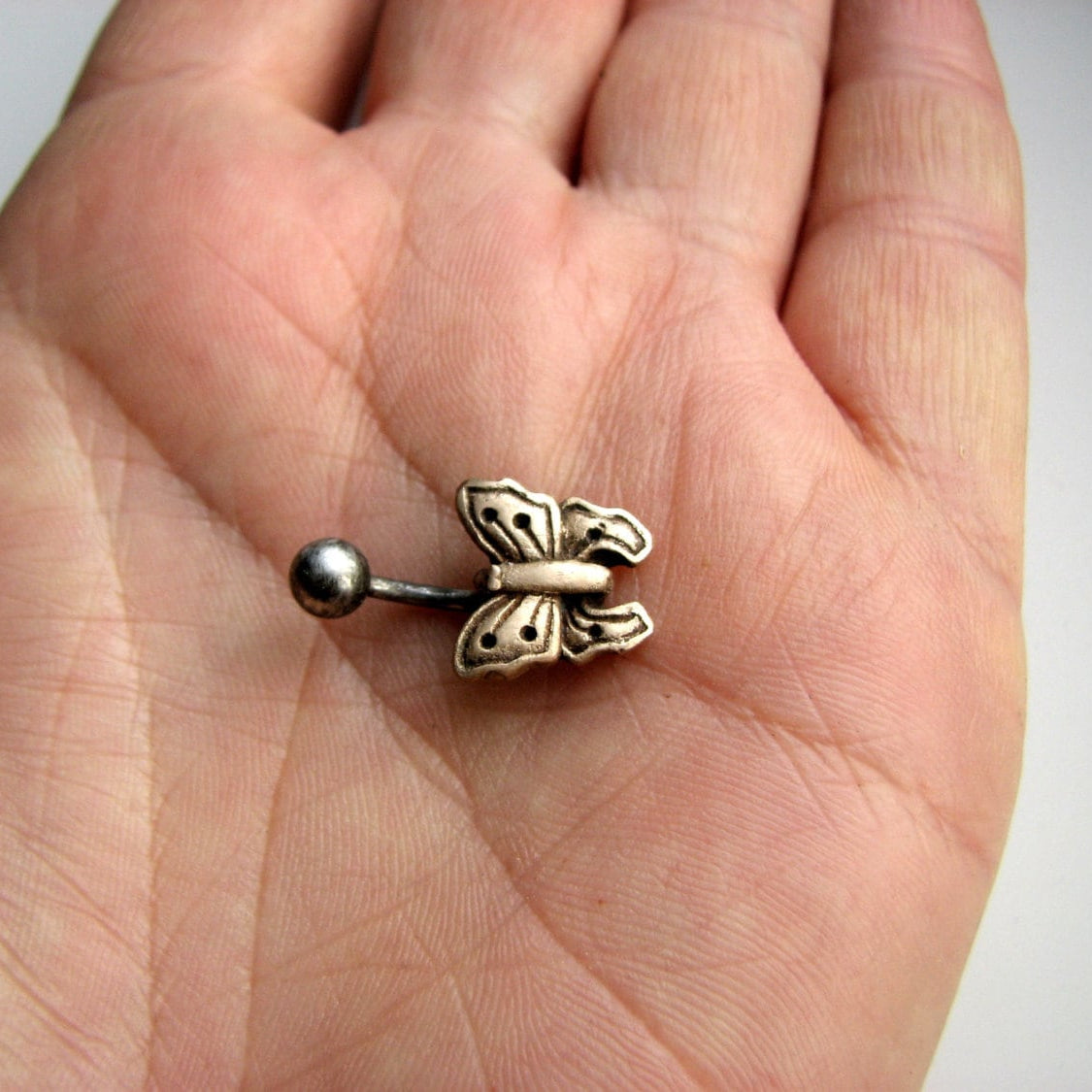 fjärils navelring i brons och titan eller kirurgiskt stål