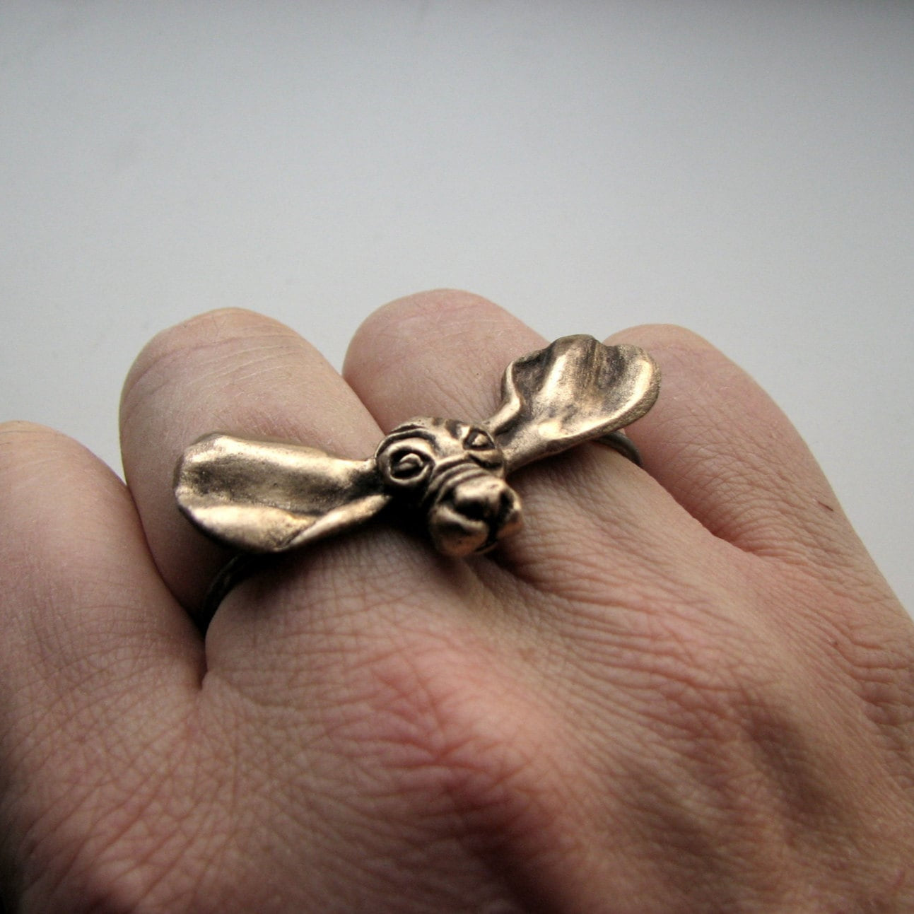 Basset dog two finger ring