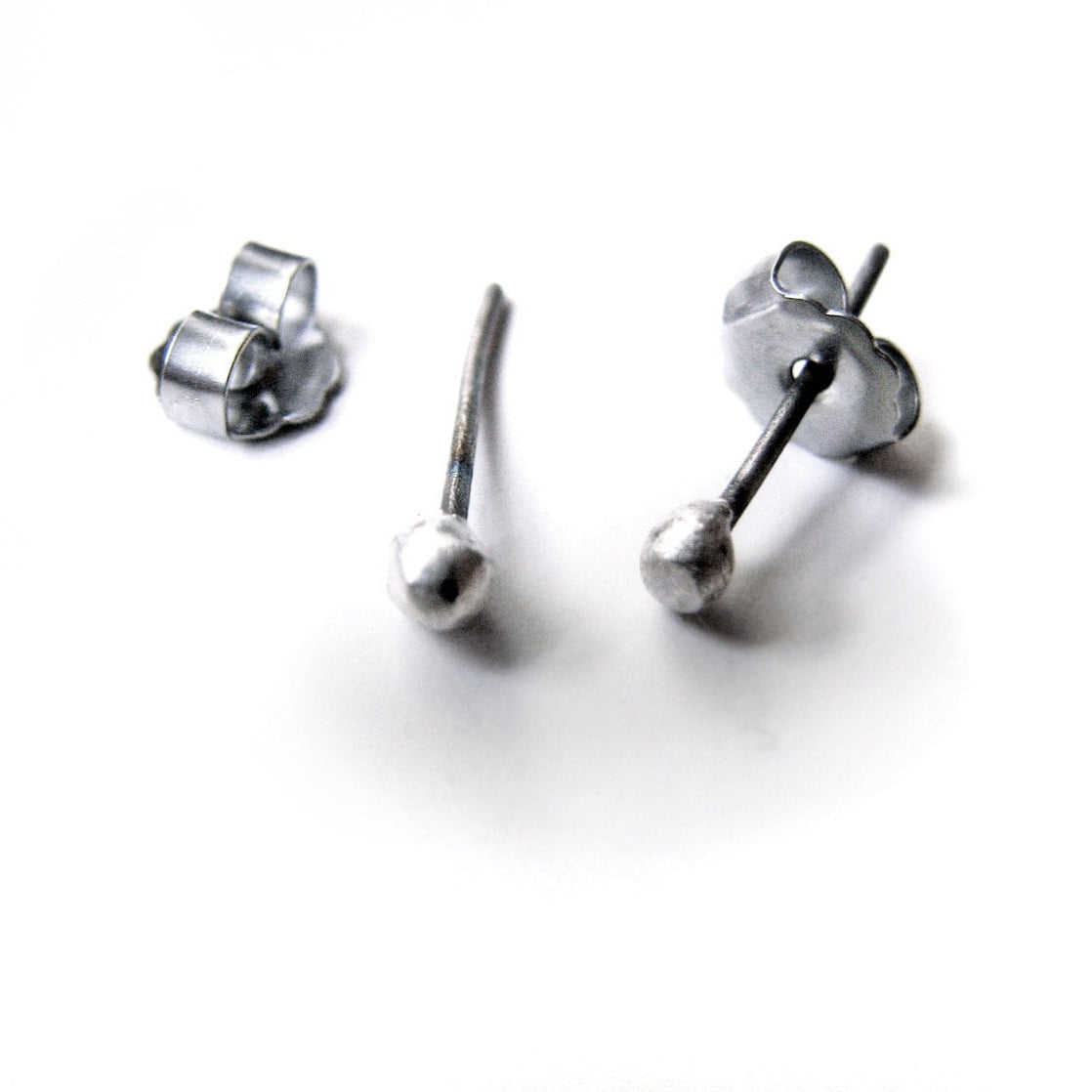 Tiny titanium/niobium sparkle studs
