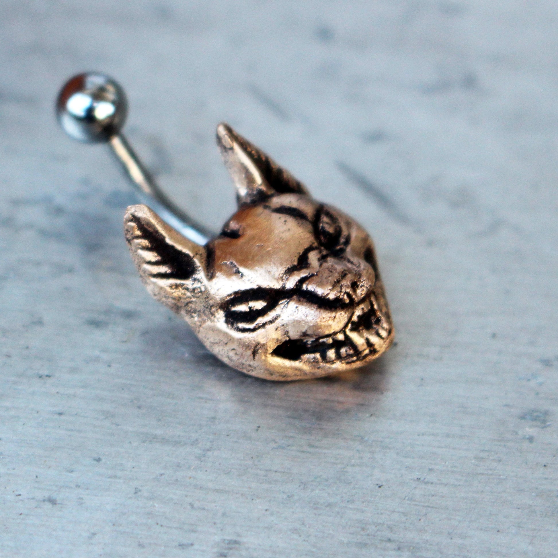 vild katt lokatt navel piercing smycke