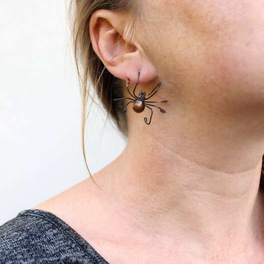Små spindelörhängen