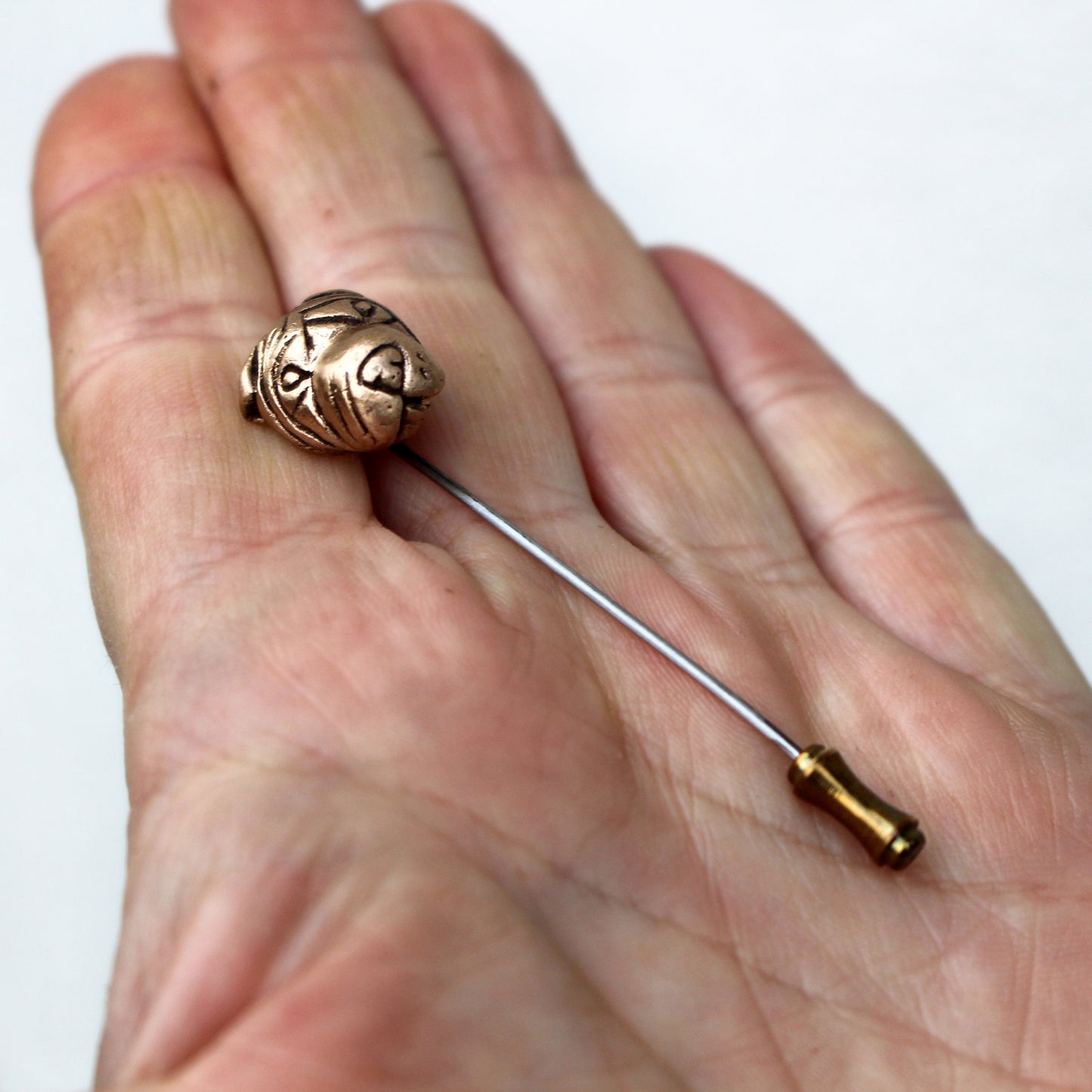 Handgjord kavajnål, porträtt av din hund