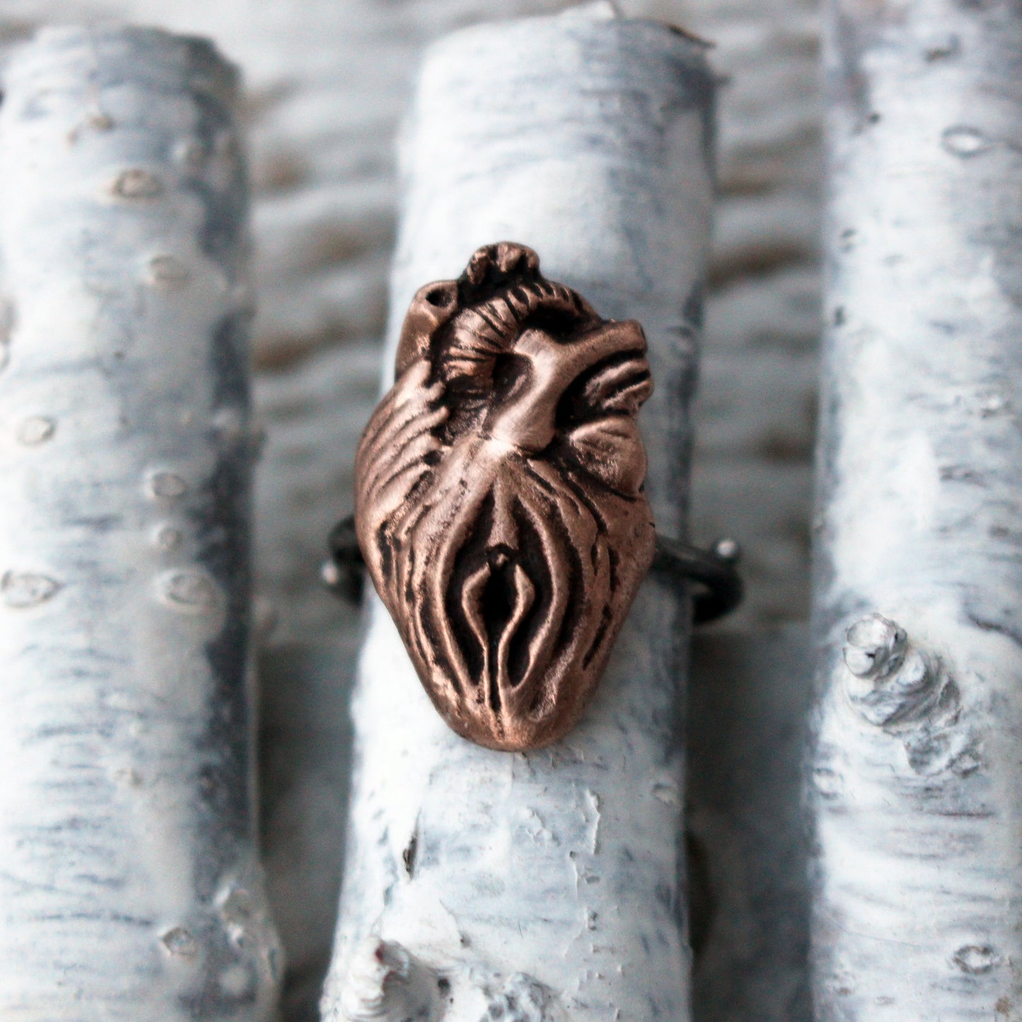 Pussy heart ring, fitt konst