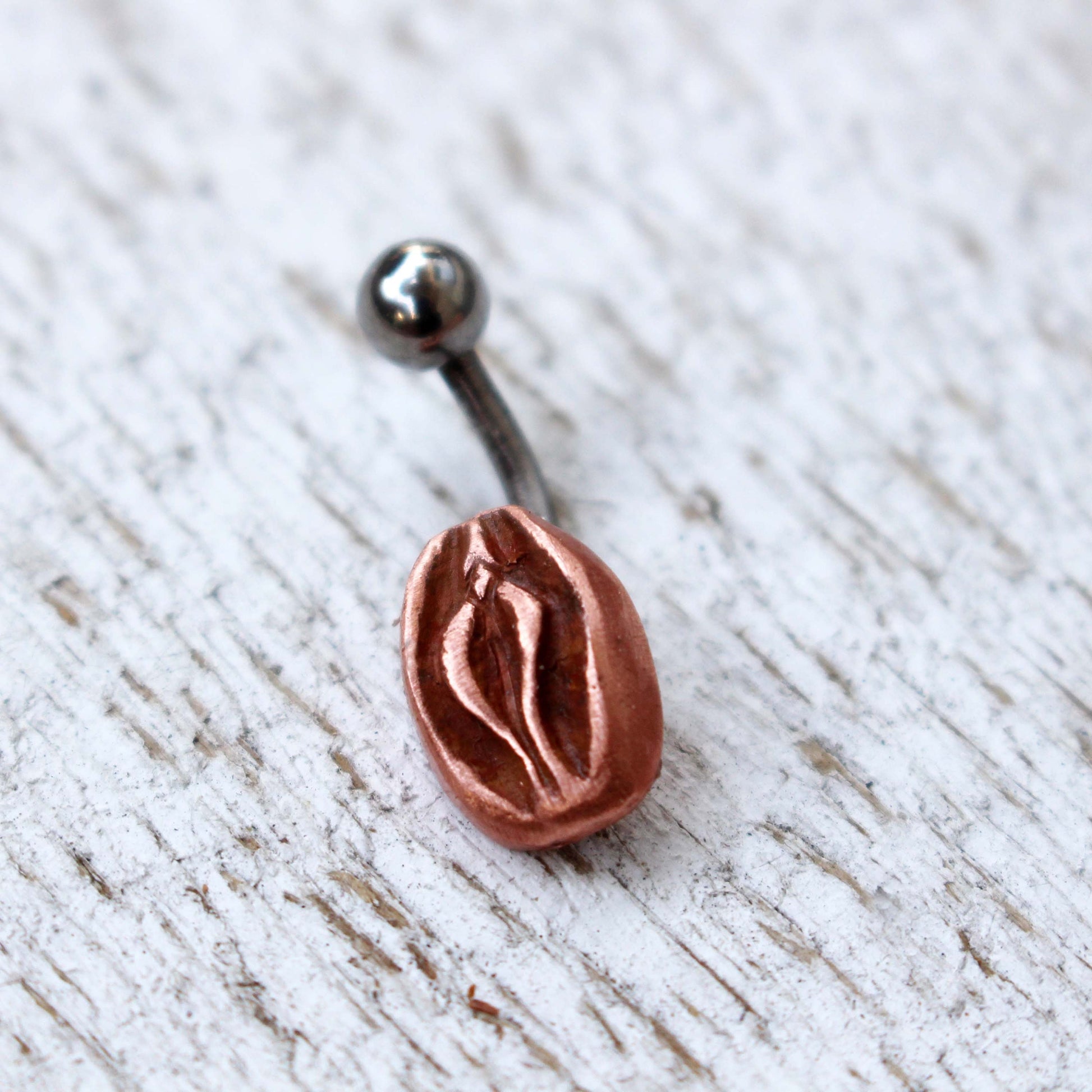 navel smcke med liten skulpterad fitta vulva