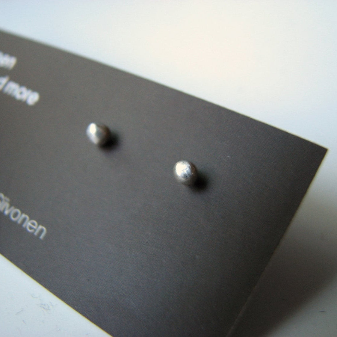 Tiny titanium/niobium sparkle studs