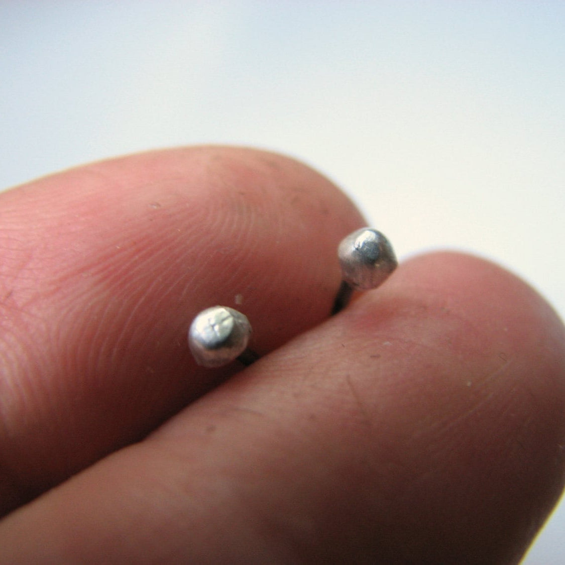 Tiny titanium/niobium sparkle studs