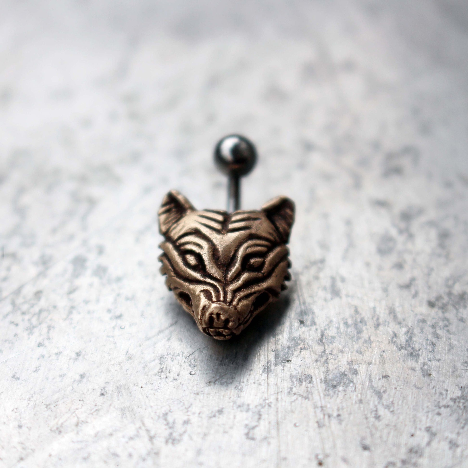 varghuvud piercing smycke i brons och titan