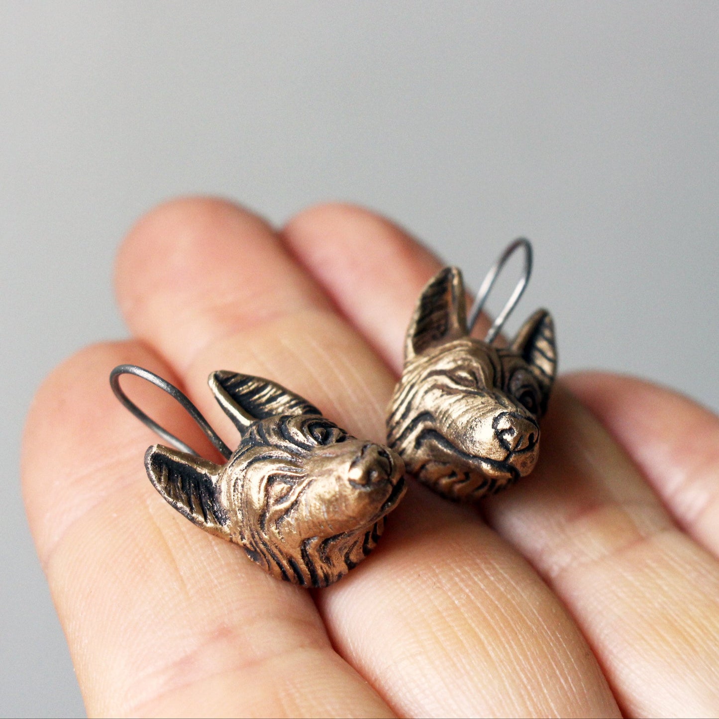 Specialtillverkade bronsörhängen för hundar – din hund i miniatyr