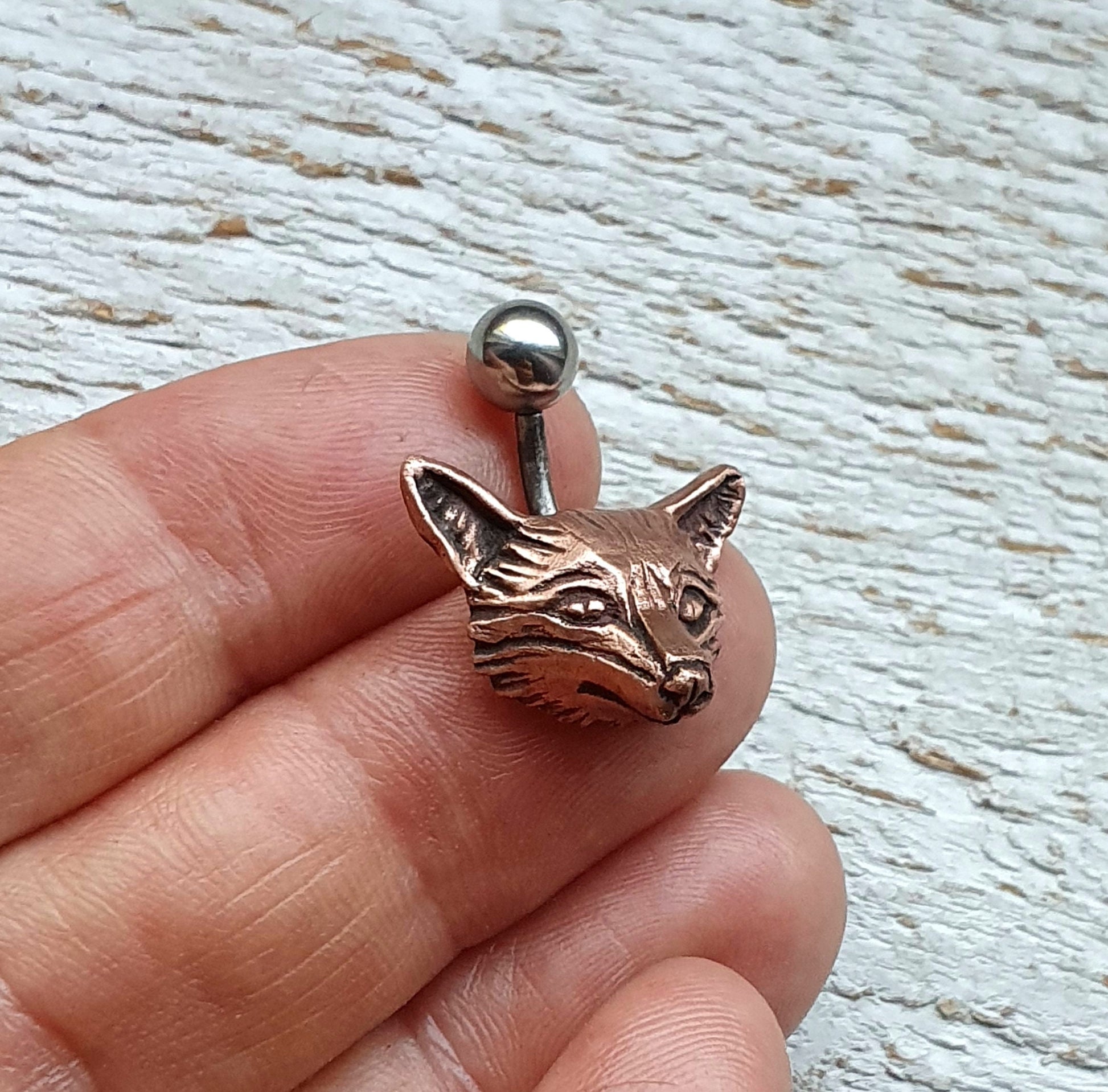 elly button ring with a 3D sculpted fox head design