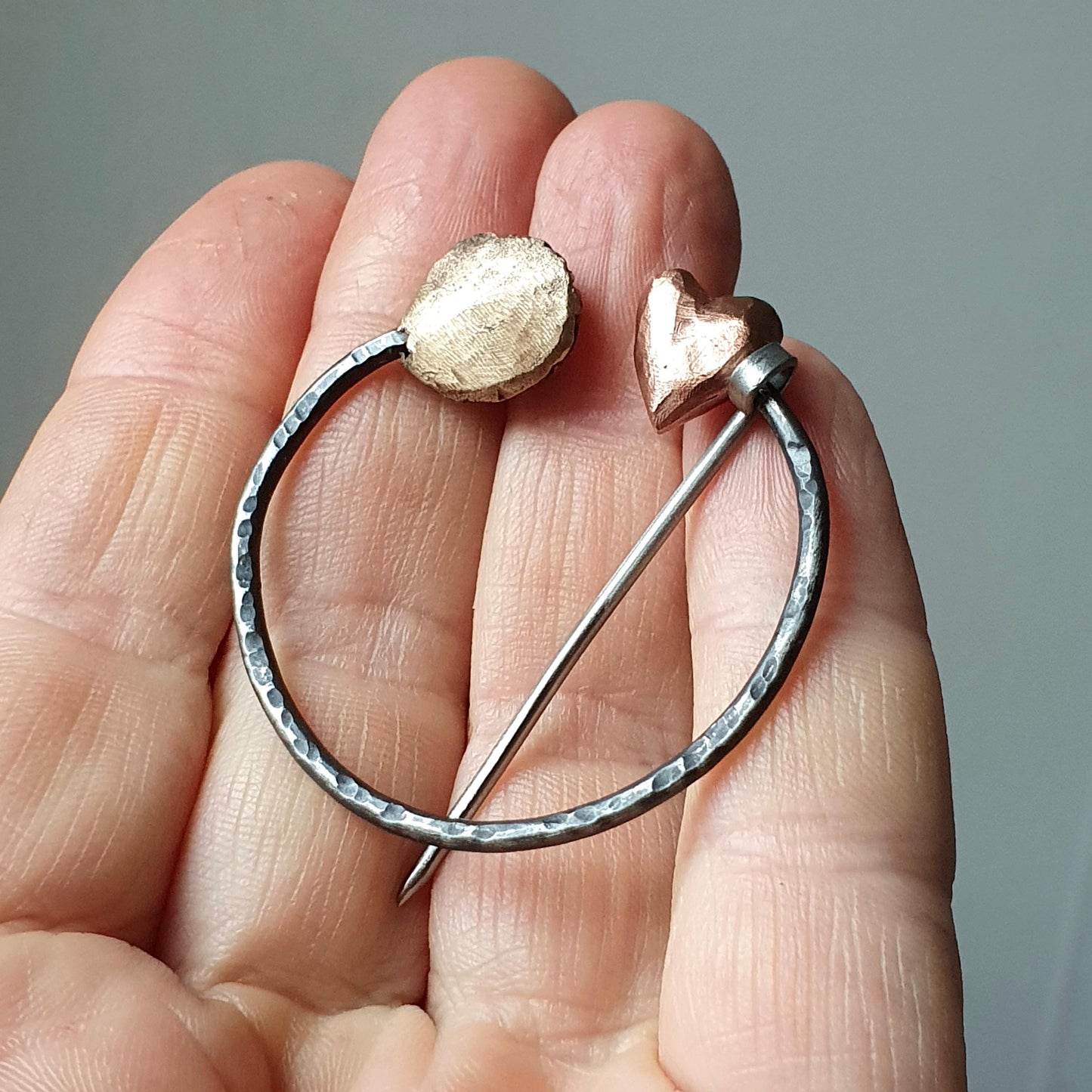 Hjärta och hjärna brosch