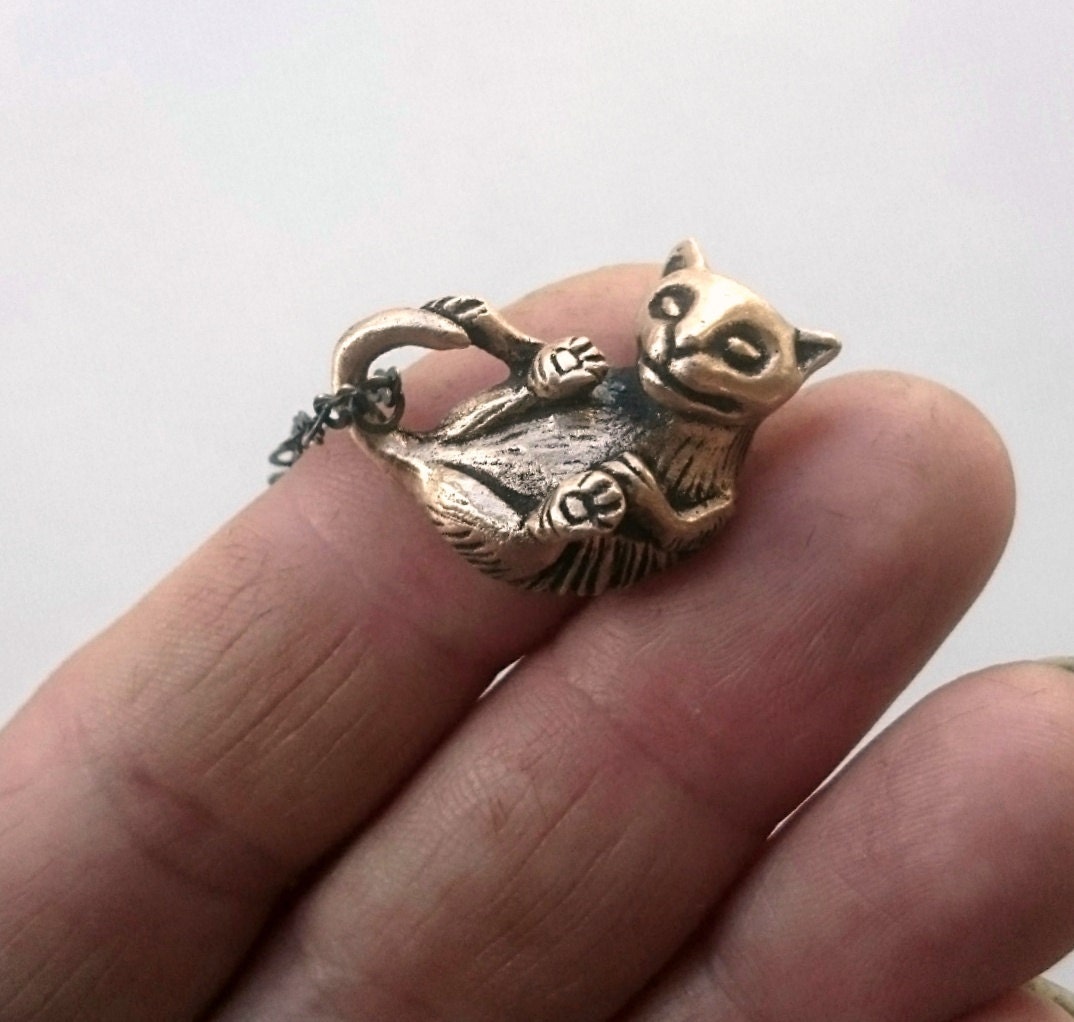 Lekande katt halsband