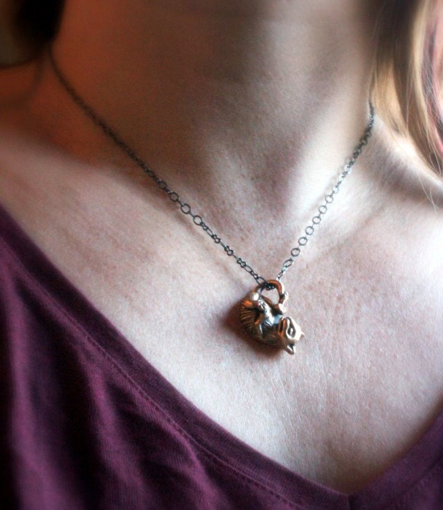 Lekande katt halsband