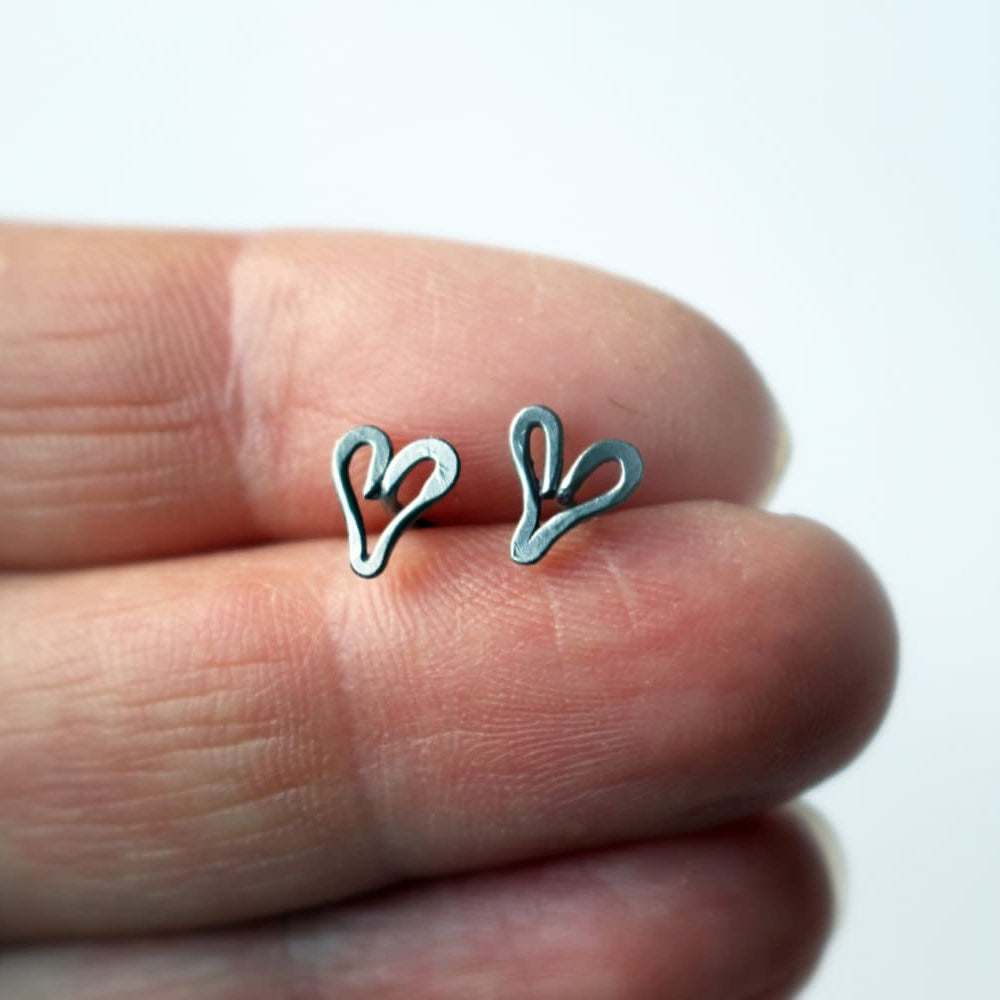 allergivänliga hjärtörhängen tillverkade i ren niobium