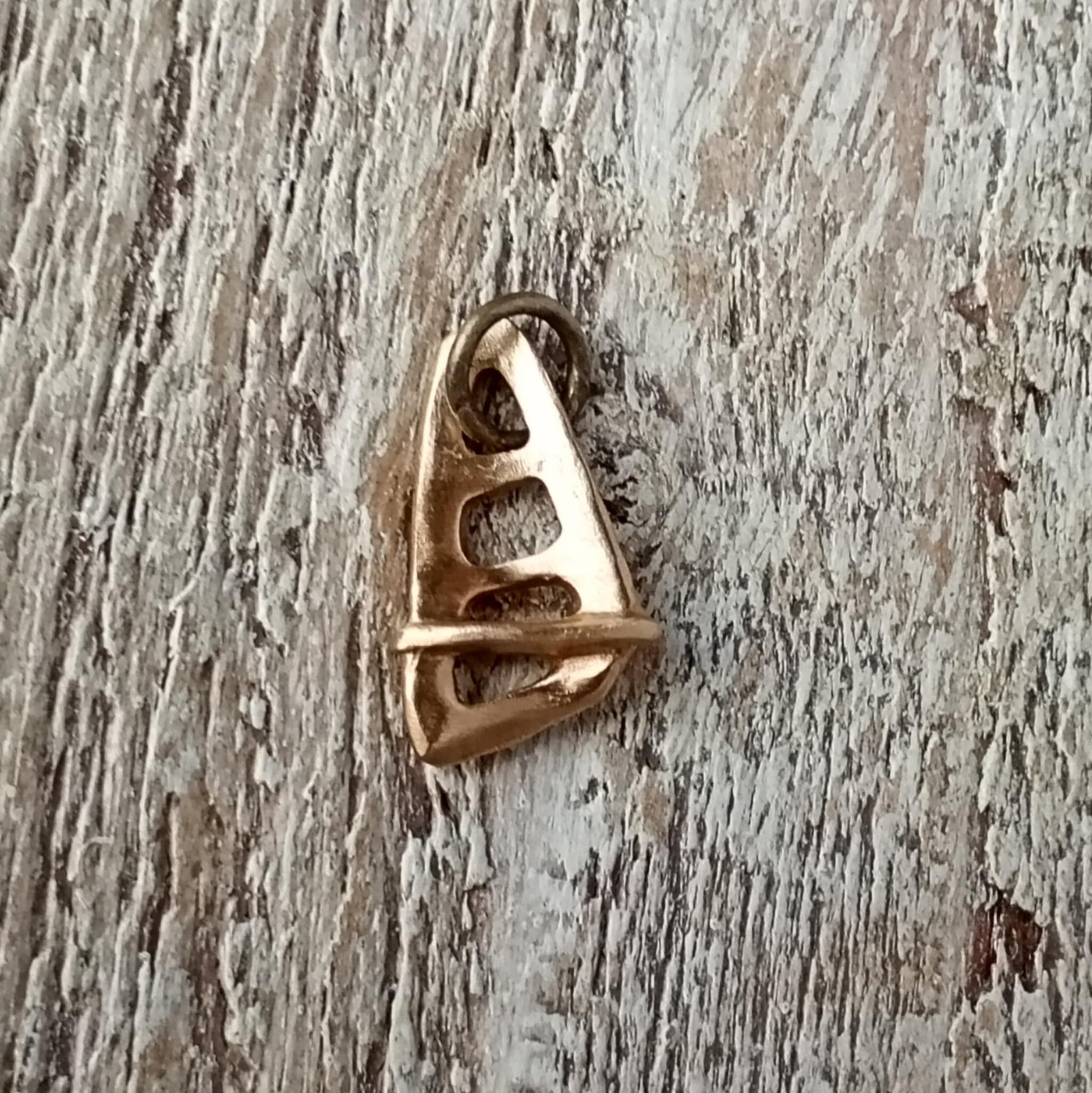 vindsurfingsegel berlock i brons