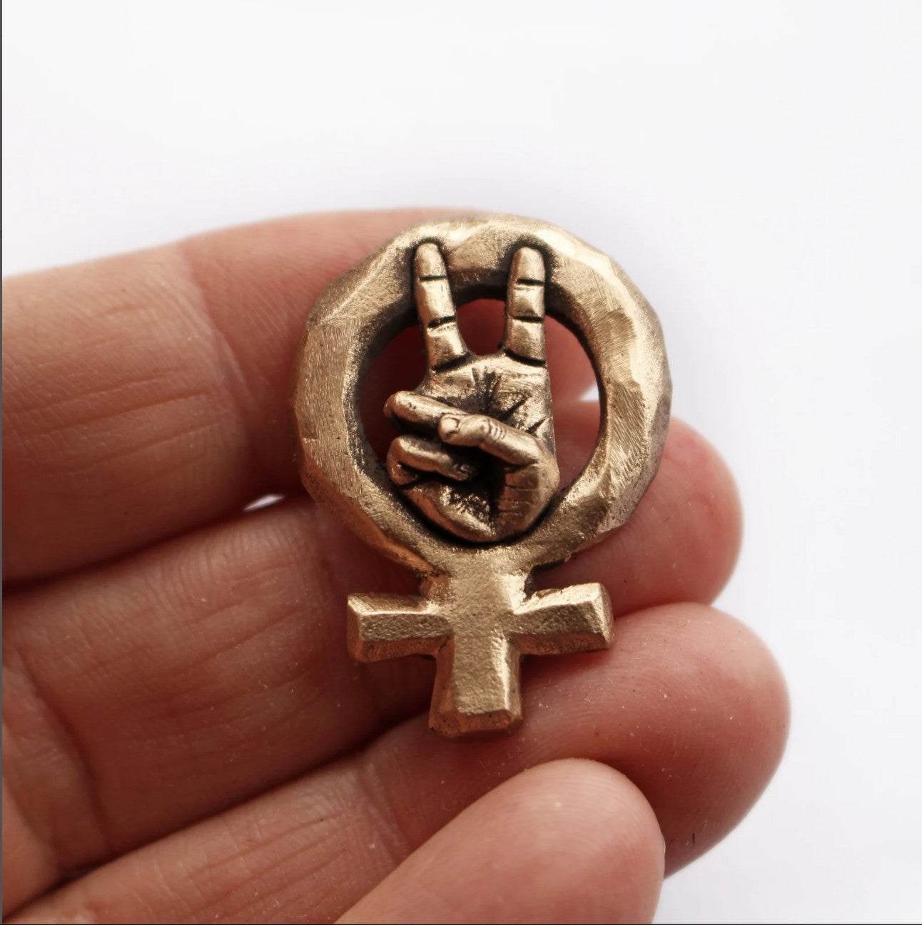Victorious women halsband