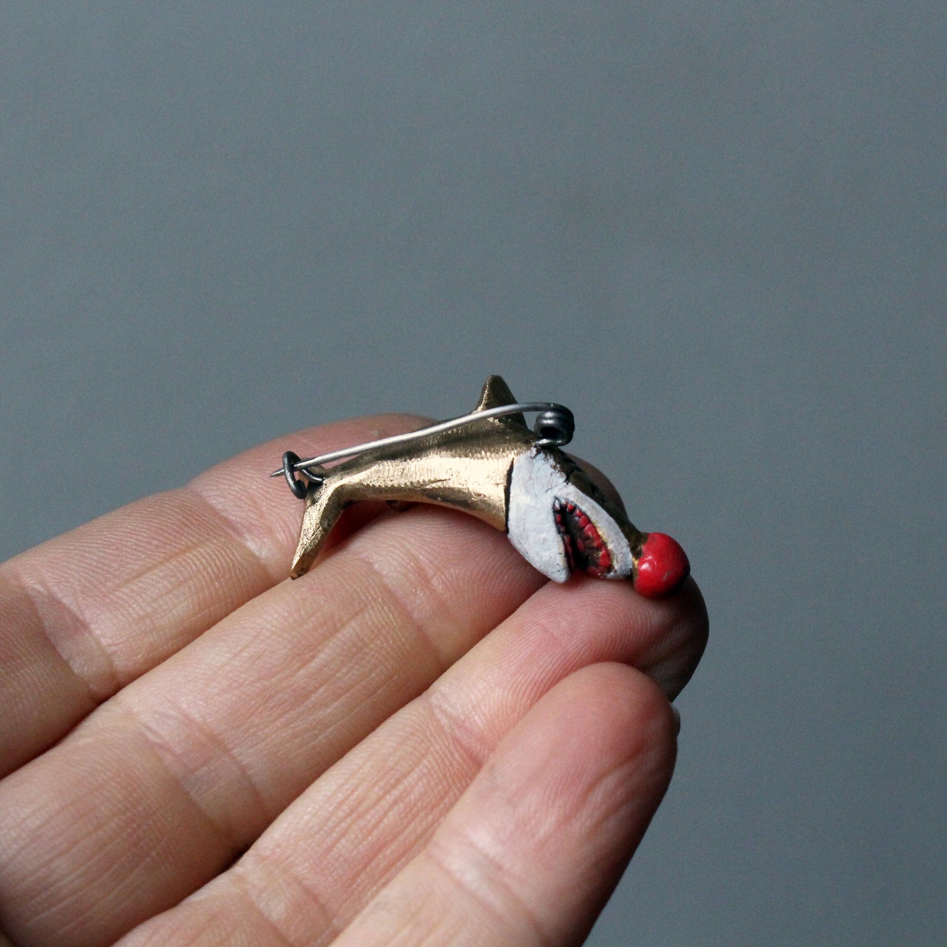 baksida clown haj brosch