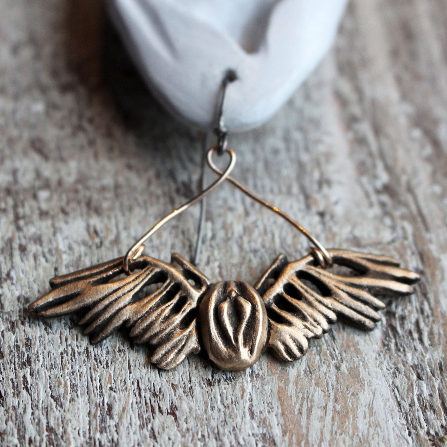 bevingad fitta örhänge