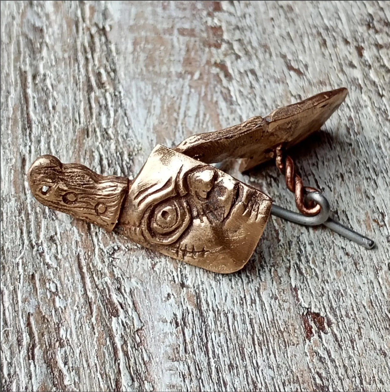 Chucky den onda dockans ansikte skulpterat på ett knivblad manschettknappar