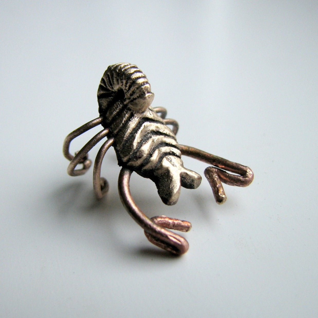 Ear cuff med en skorpion, örhänge för opiercade öron