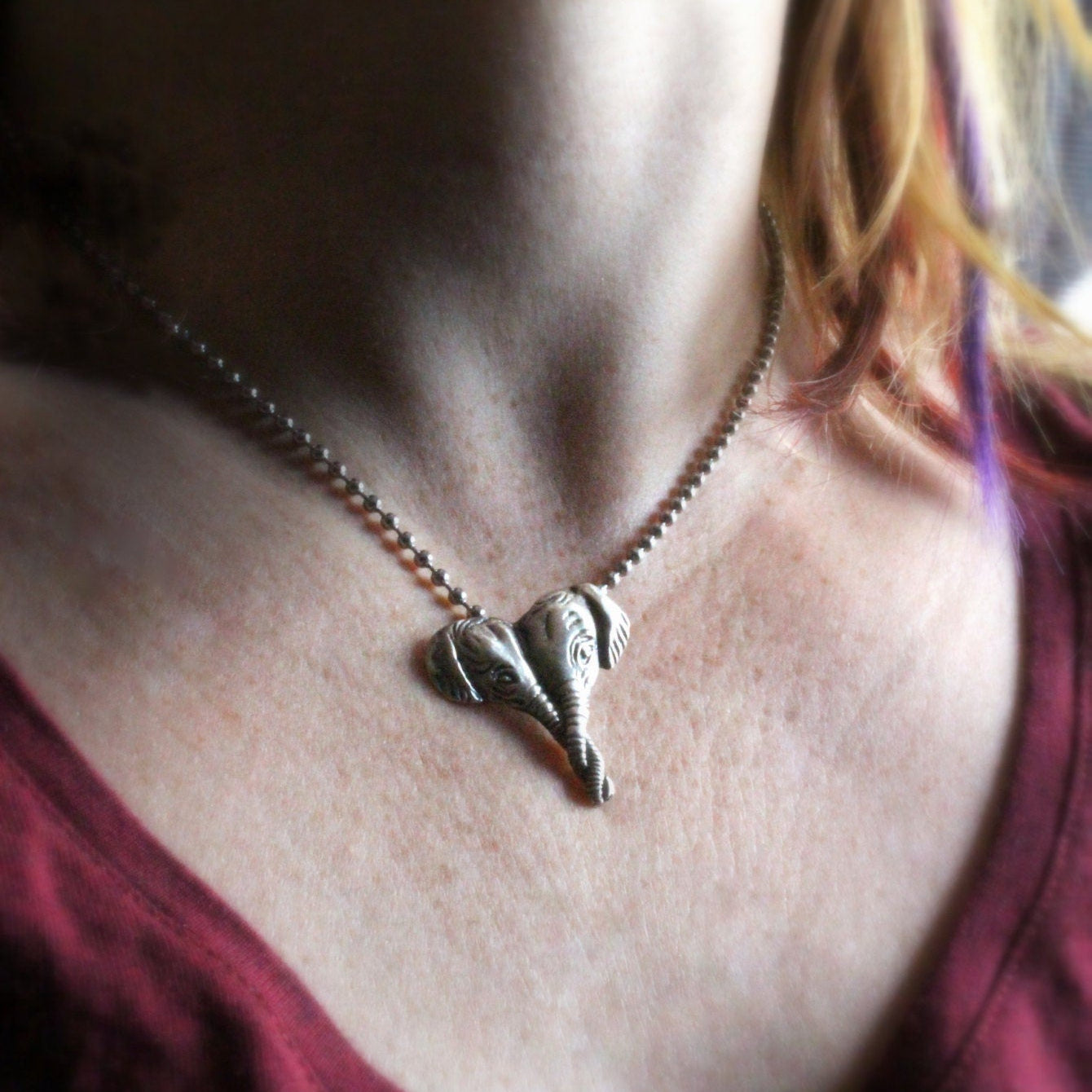 elefanter i form av ett hjärta halsband