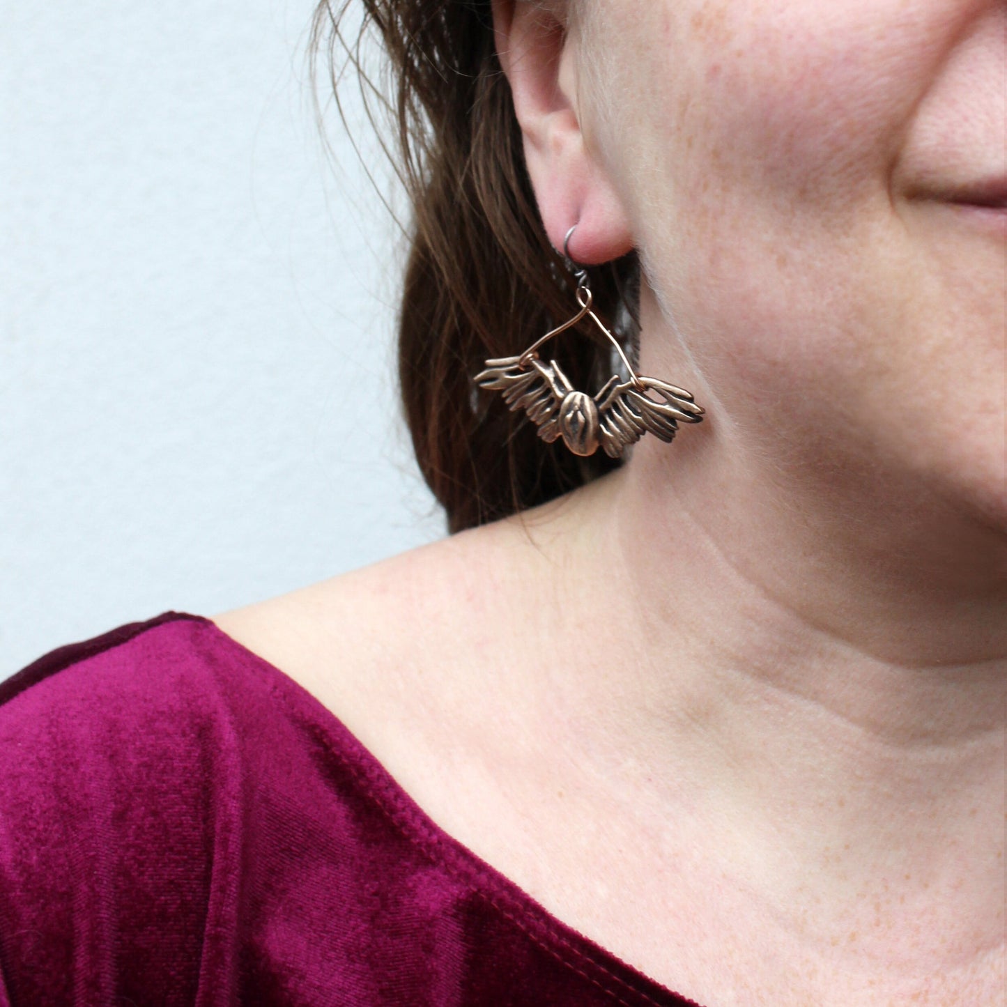 örhängen med en fitta med wingar