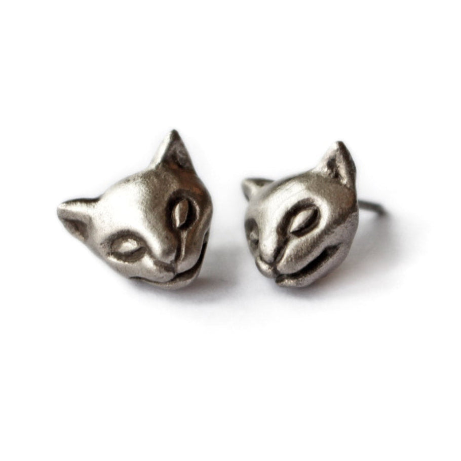 kattörhängen i finsilver och titan