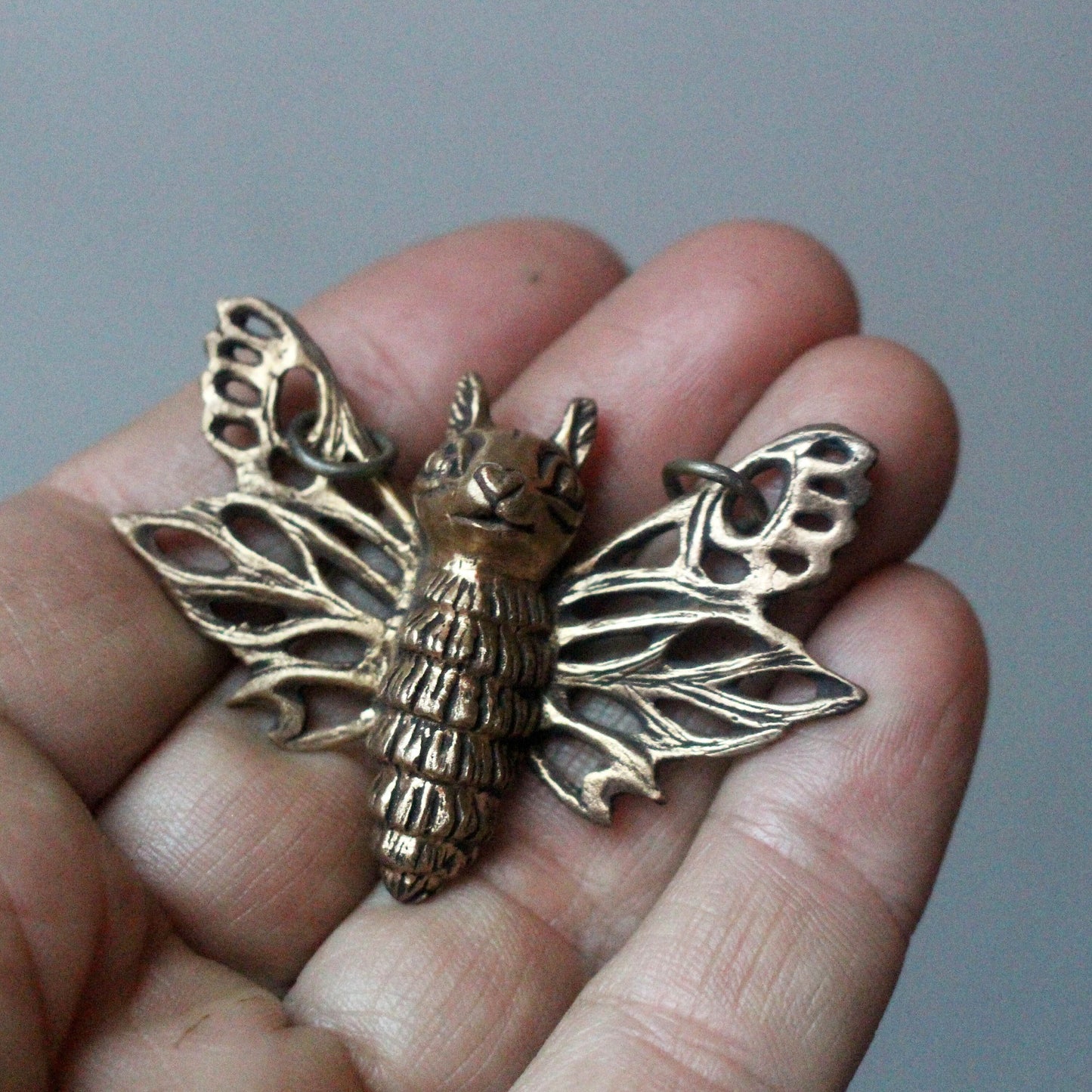 flygande ekorre mal halsband, handgjord i brons