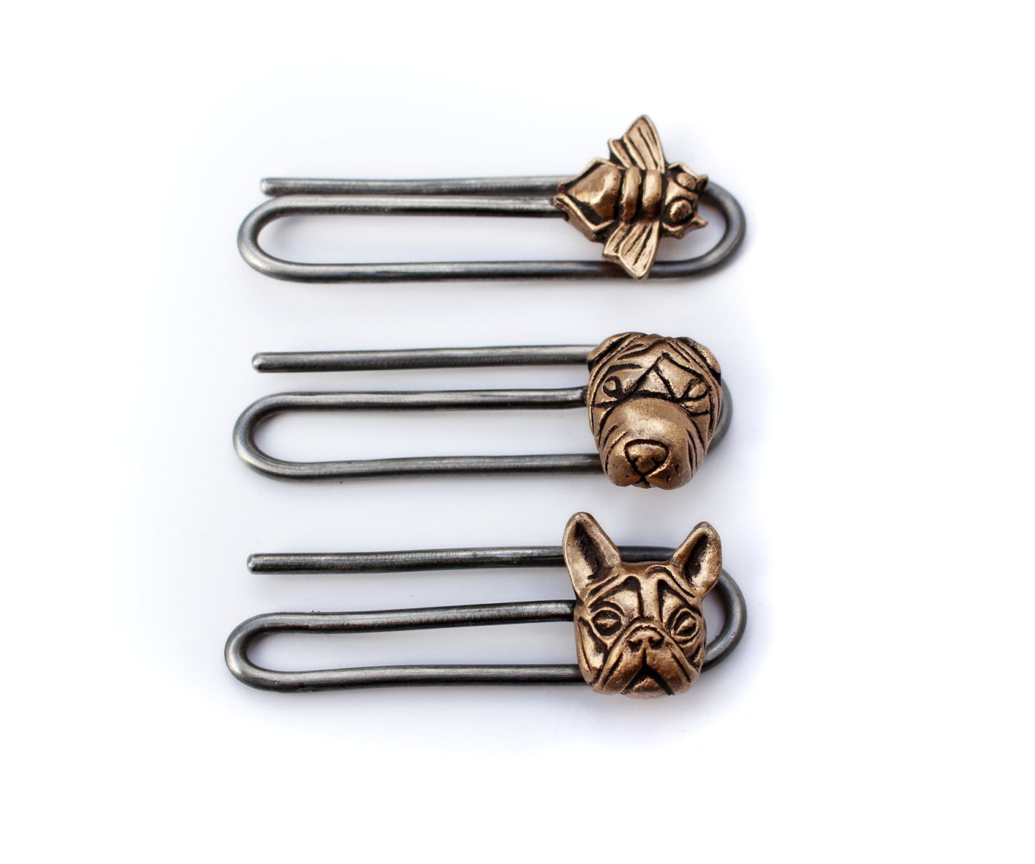 slipsklämmor en med ett bi en med en shar pei hund och en med en fransk bulldog