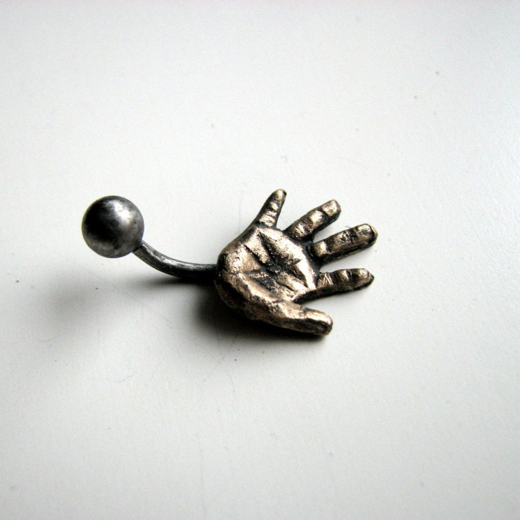handen piercing smycke