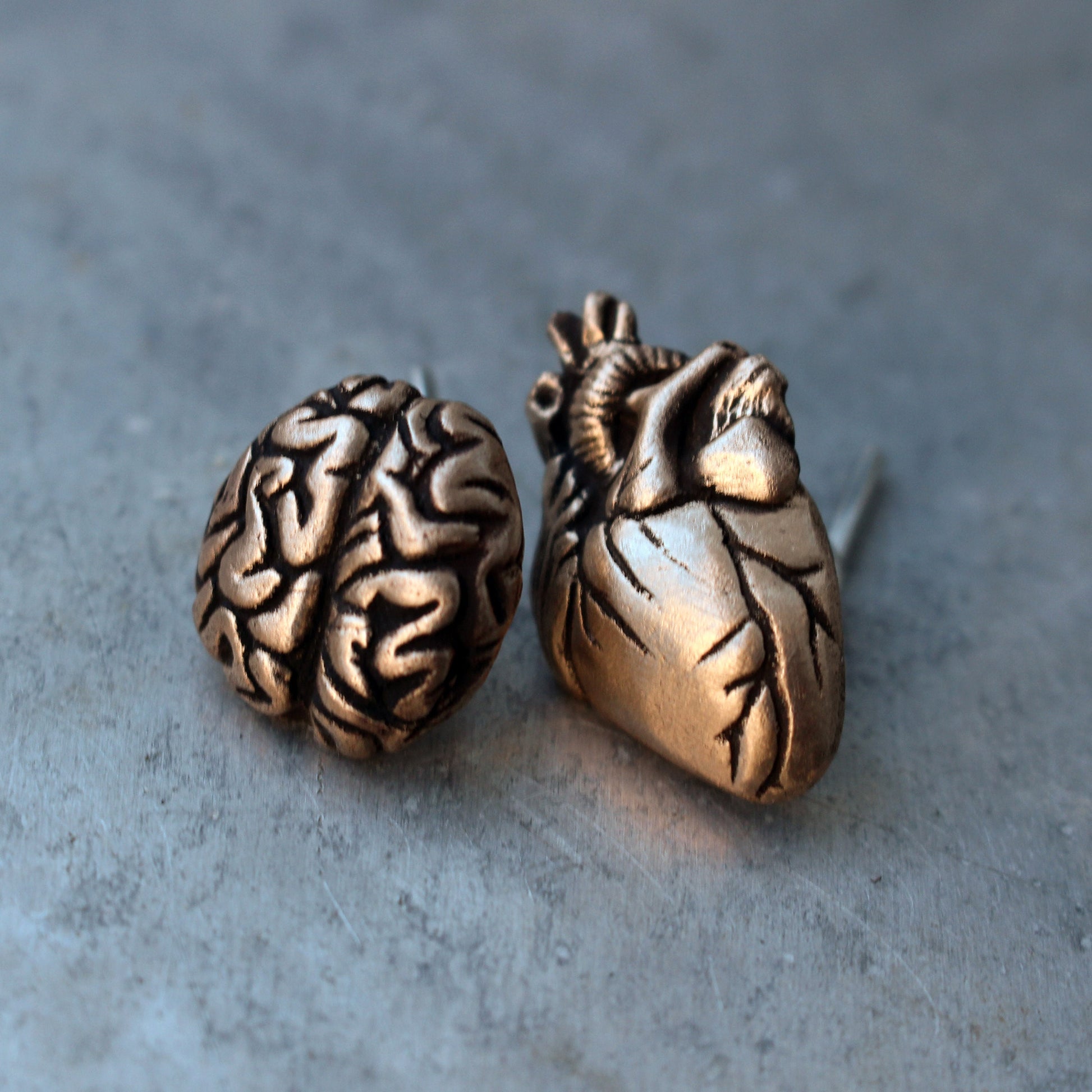 hjärta o hjärna manschettknappar i brons och stål