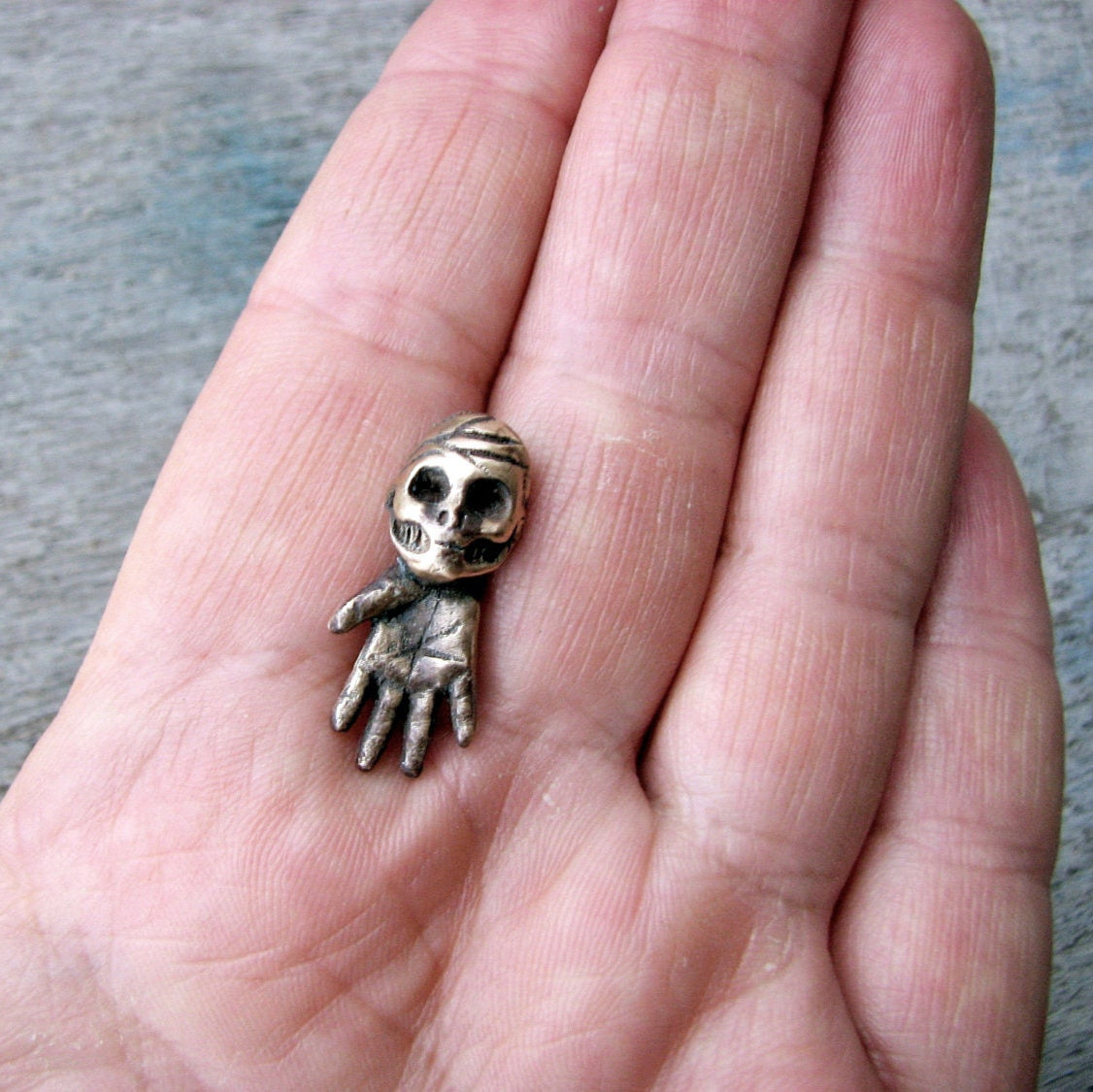 Skully the skeleton friend halsband