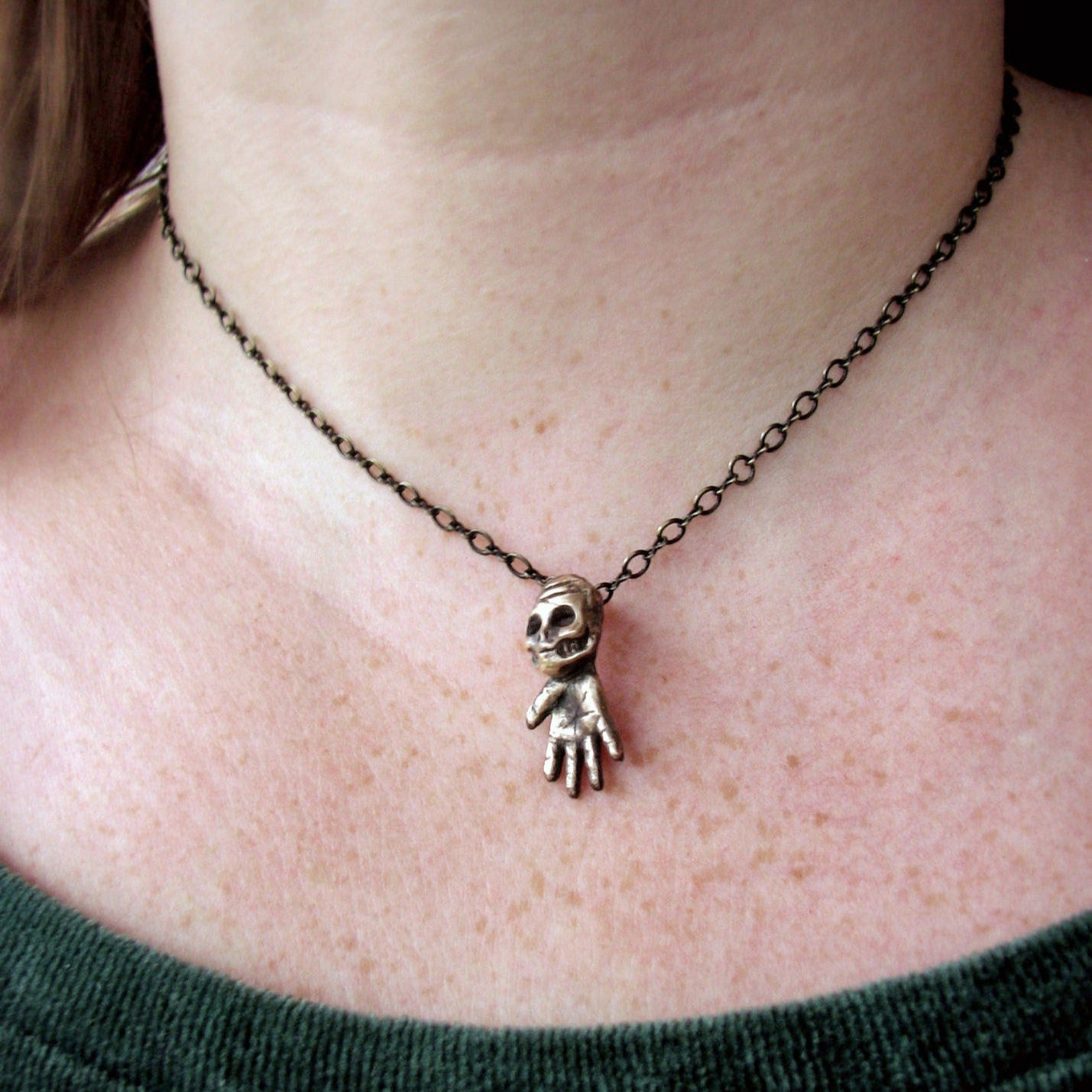 Skully the skeleton friend halsband