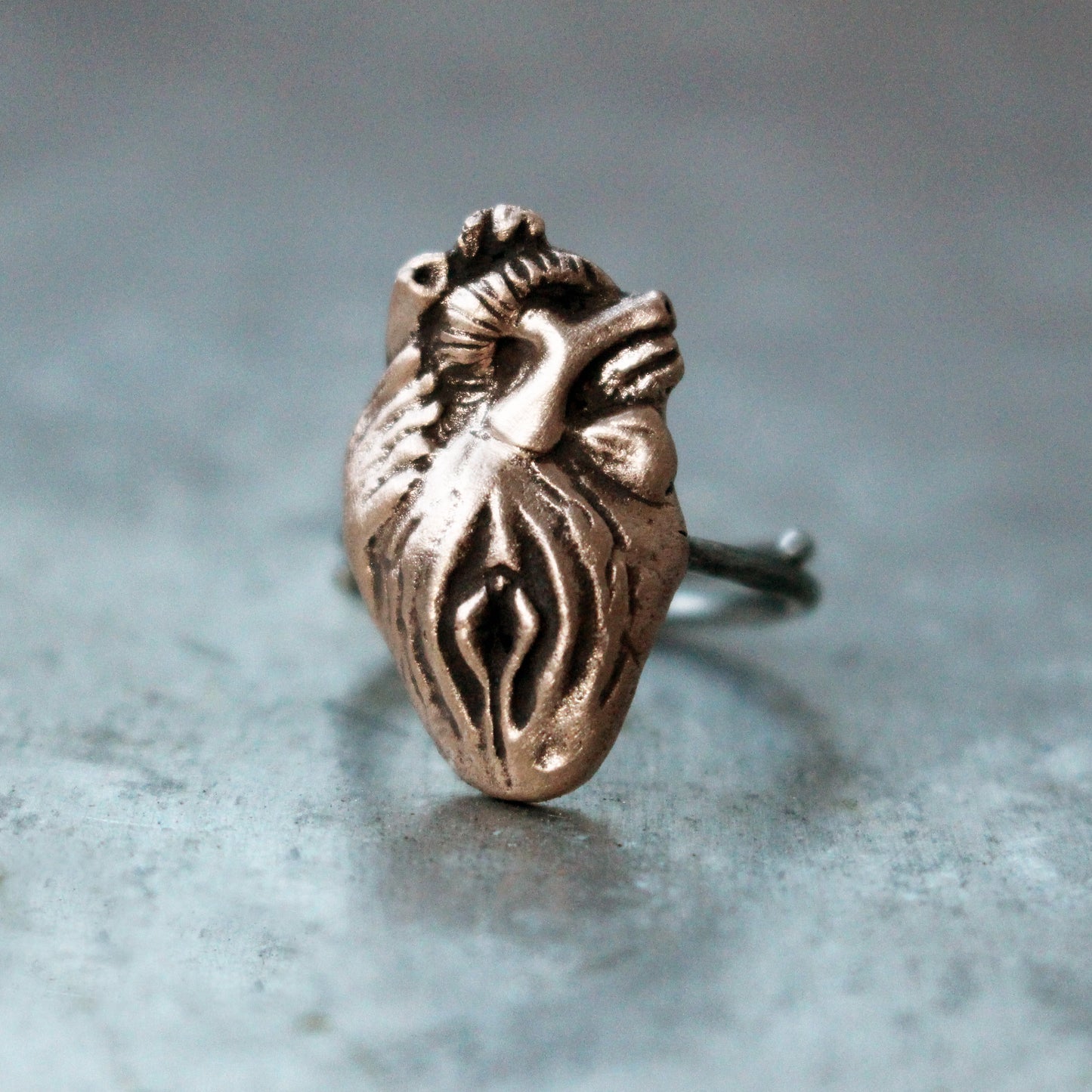 Pussy heart ring, fitt konst