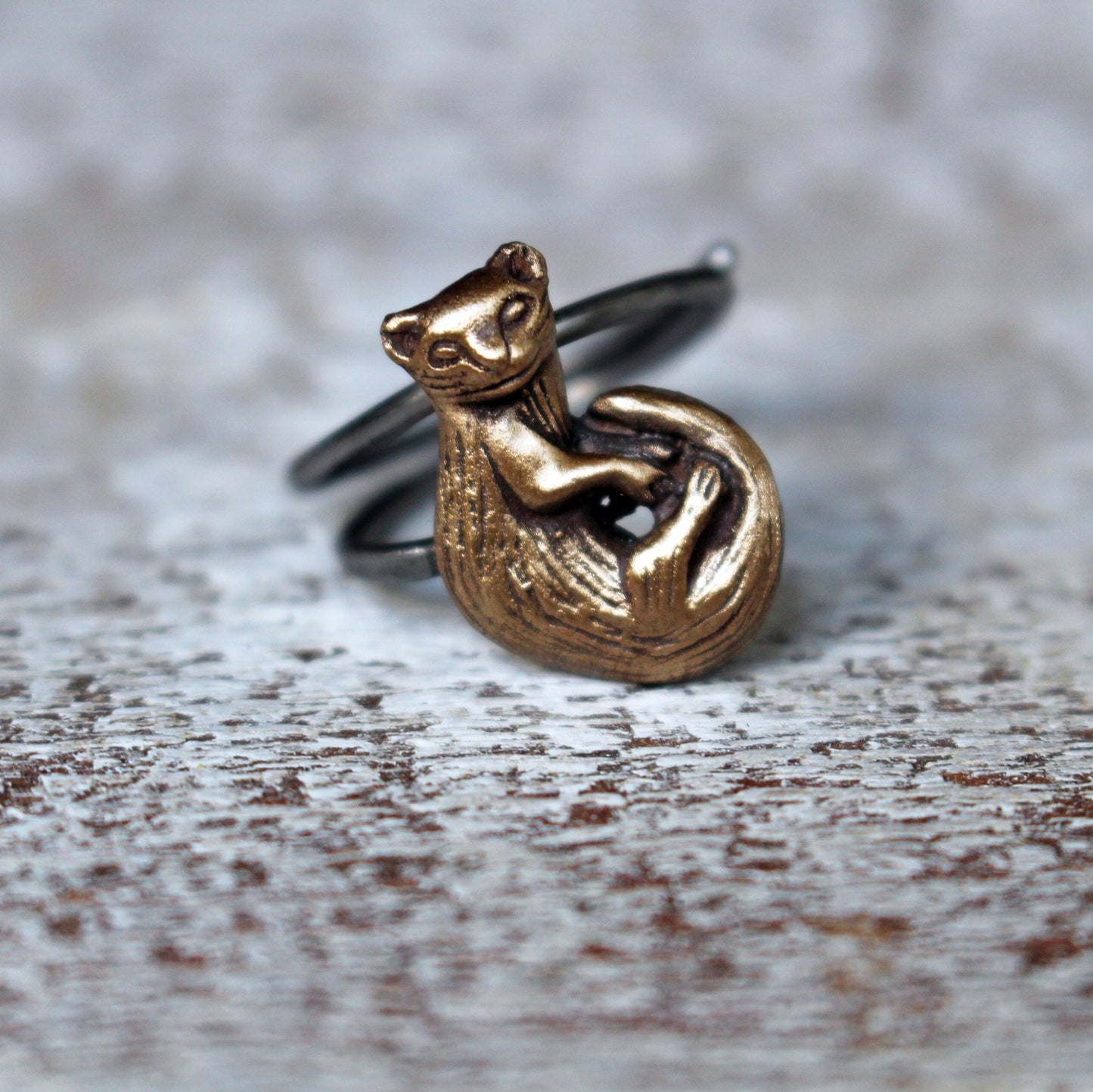 illerring, ring med handskulpterad iller