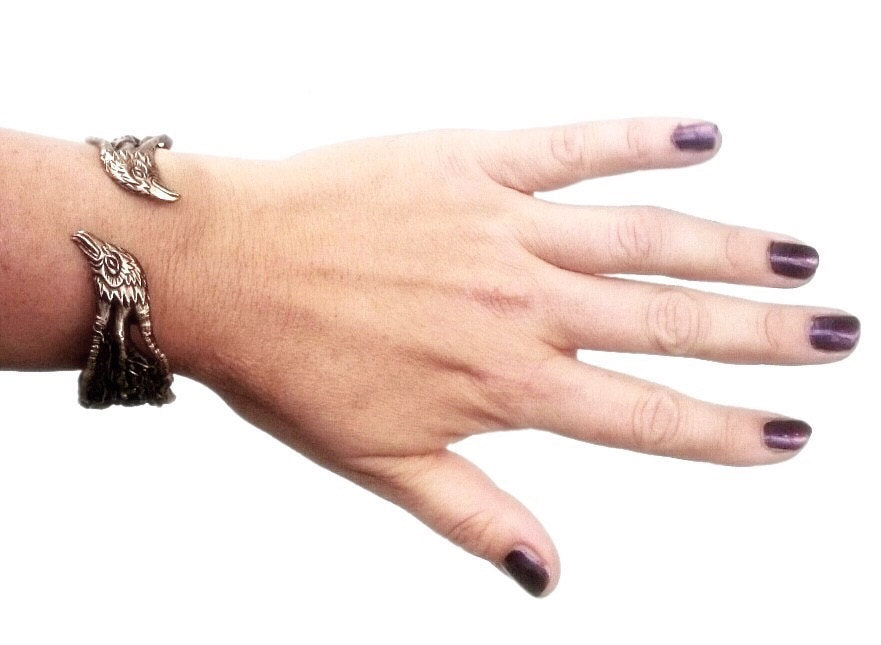 korpen dramatiskt armband i brons