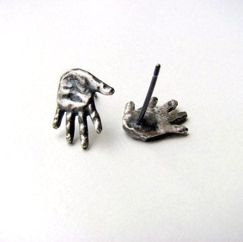 titan eller nioiumörhängen med miniatyr händer