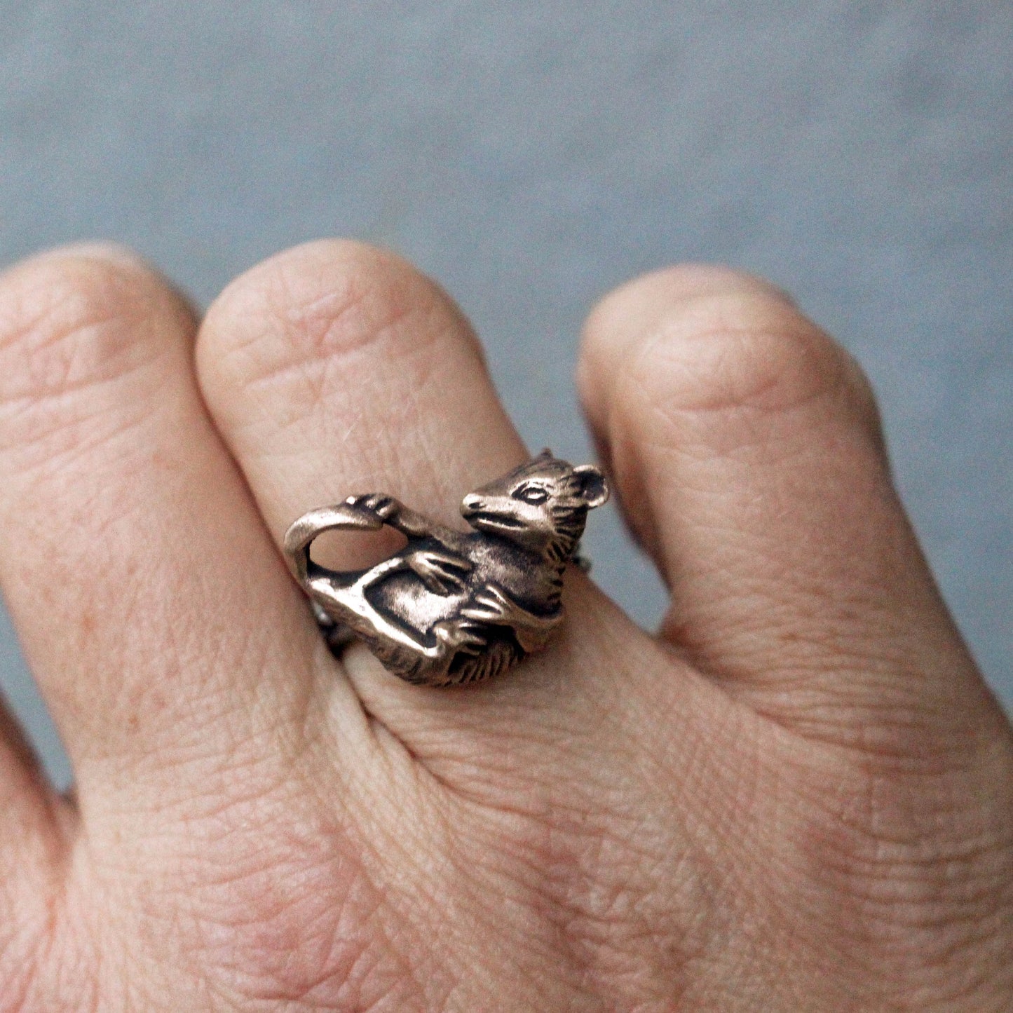 justerbar opossum ring i brons  o stål