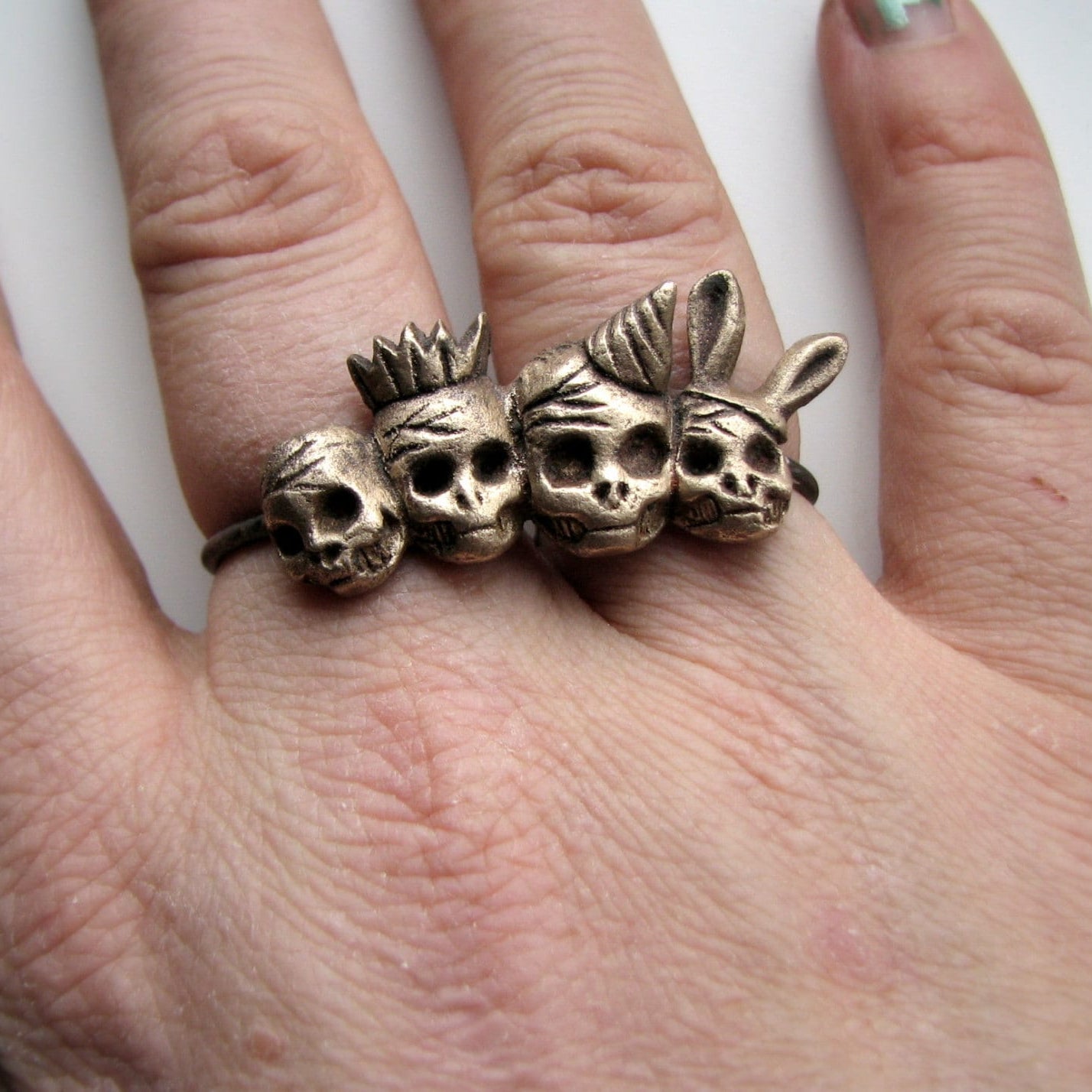 döskalle ring för två fingrar