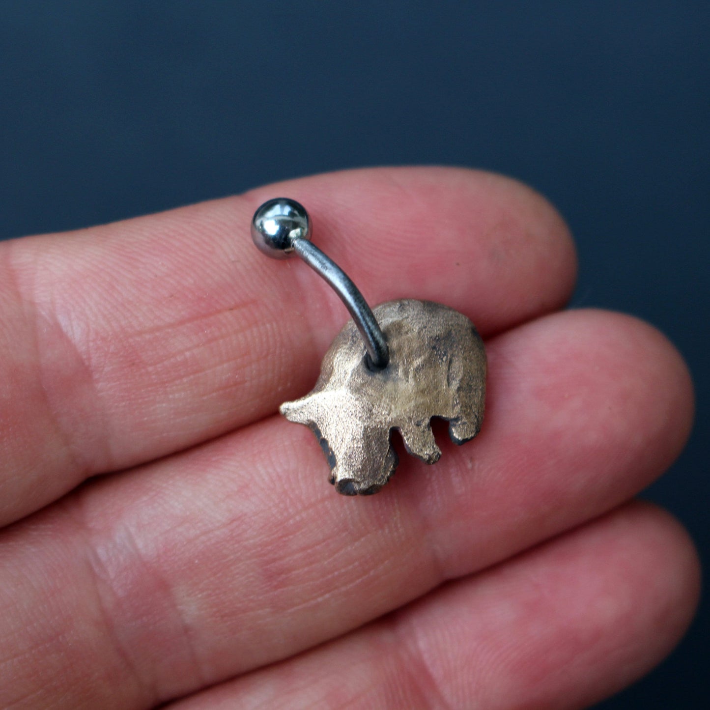 baksida noshörning piercing smycke