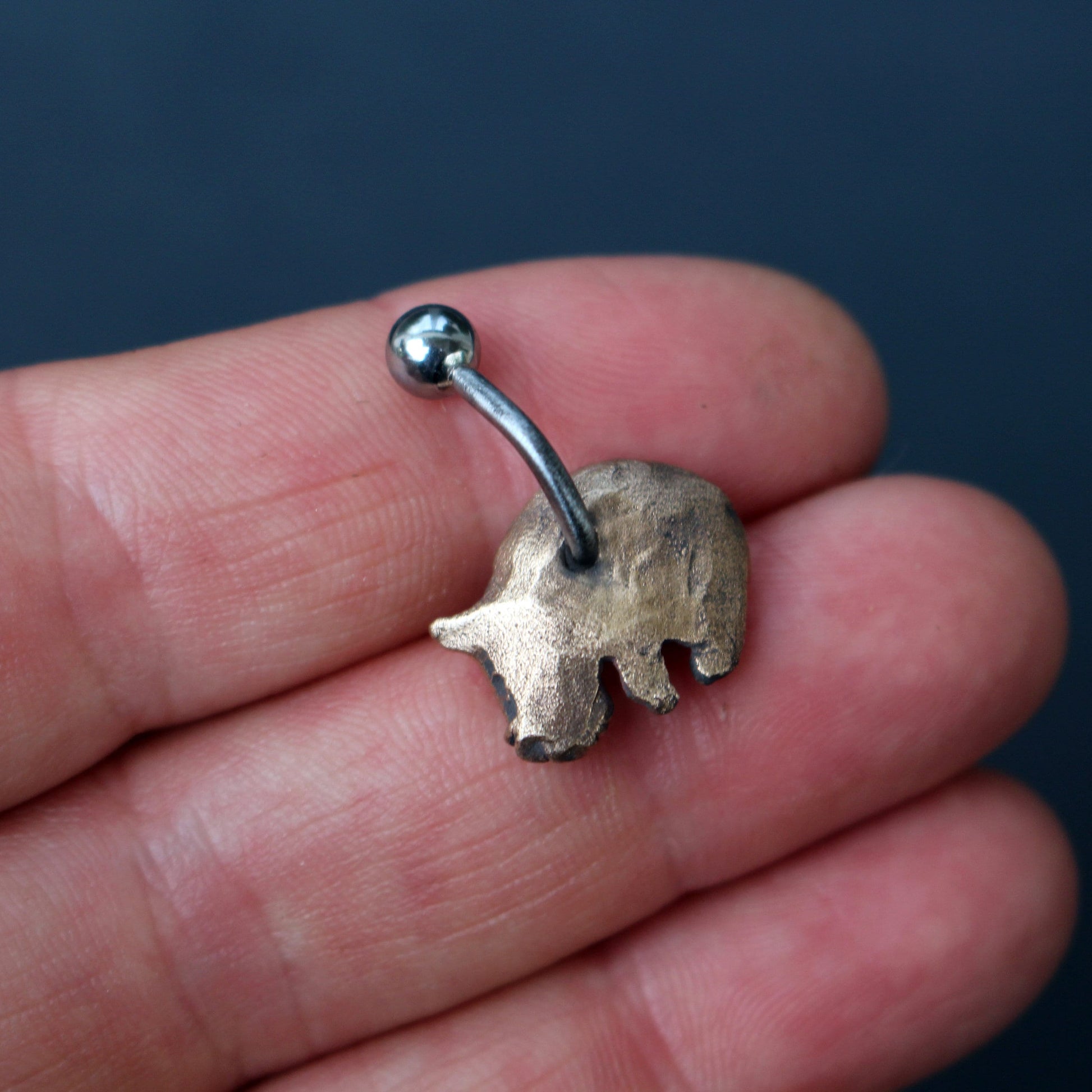 baksida noshörning piercing smycke