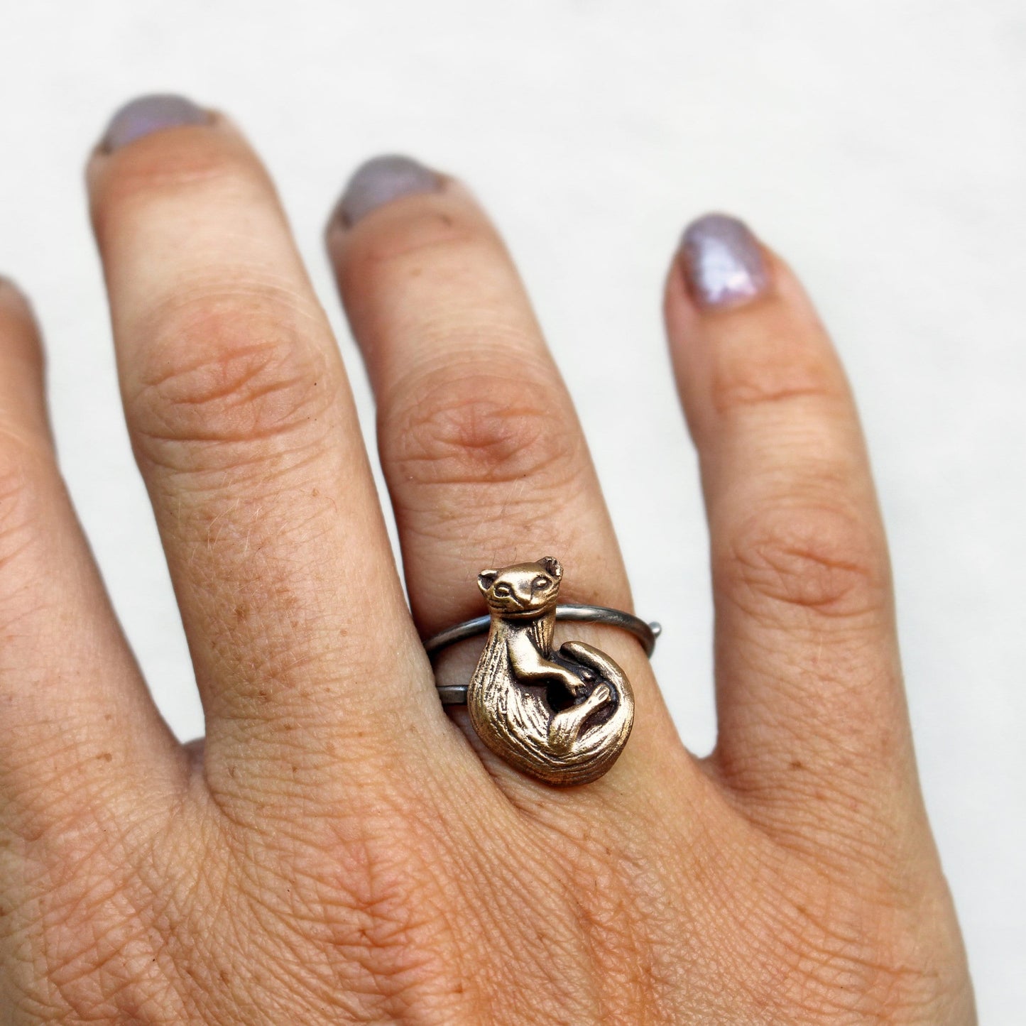 finger ring with a ferret animal sculpted in bronze