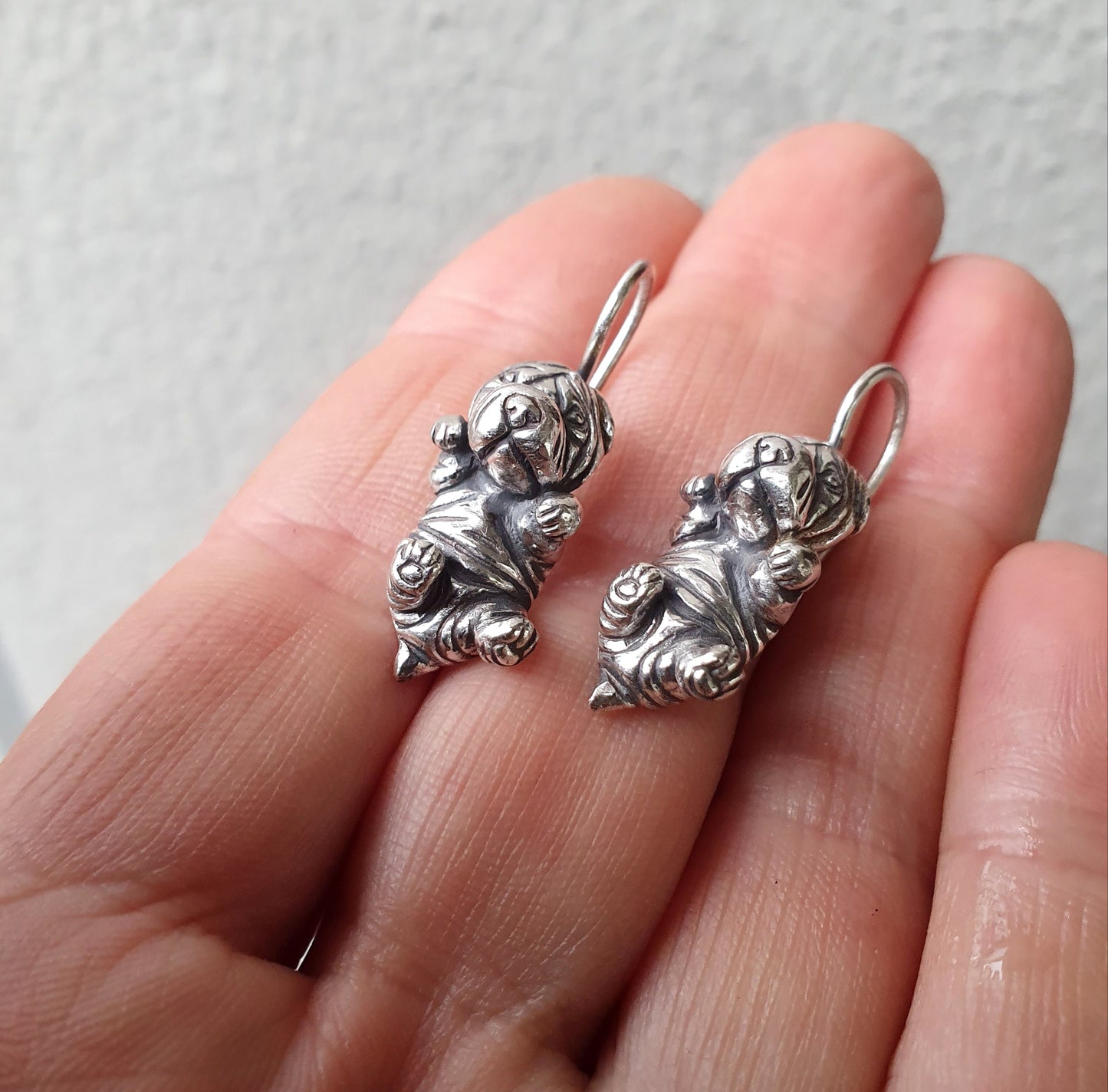 sharpei hund örhängen i sterling silver shar pei