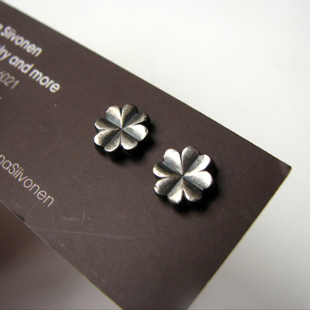 silver fyrklöverörhängen