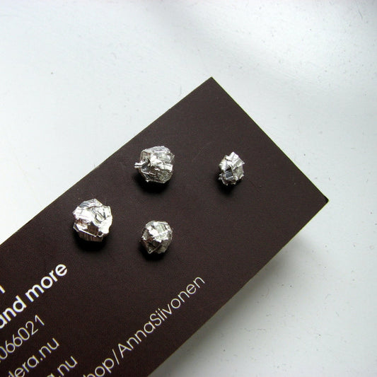 handcrafted titanum earrings silver pebble