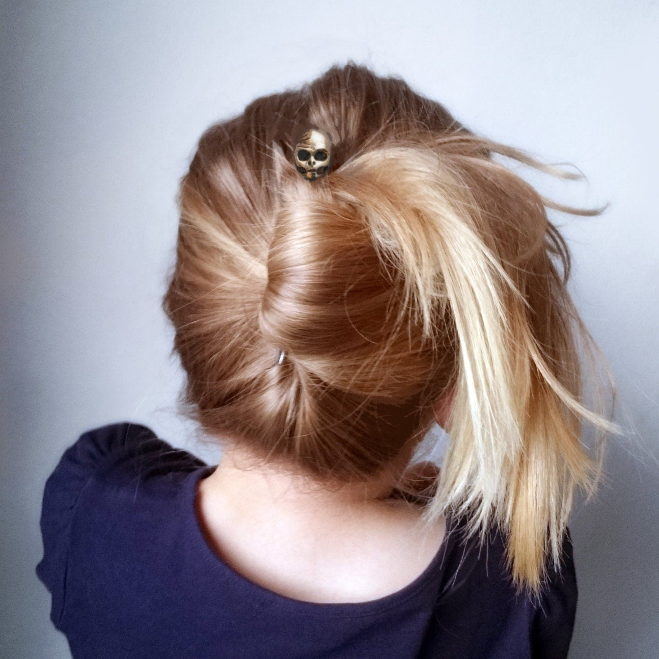 skull hair stick on model