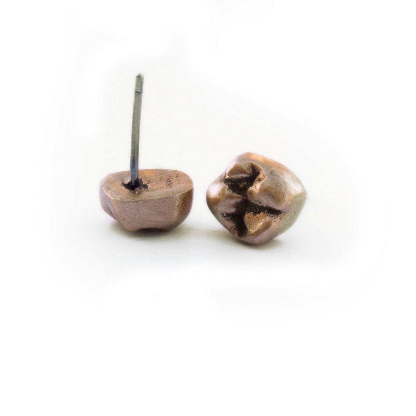 tänder örhängen i brons och titan