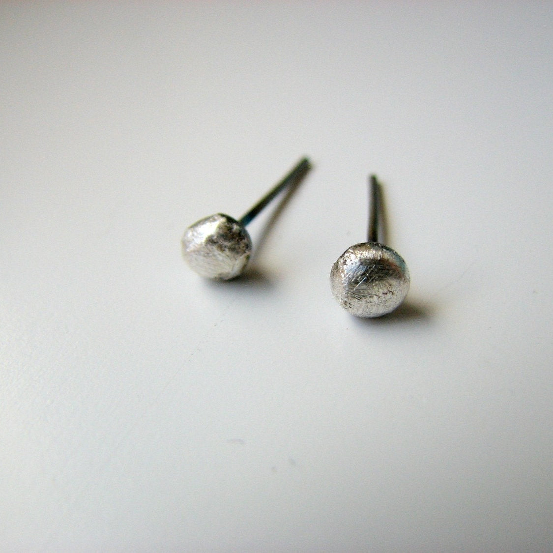 silverpärlor, örhängen i finsilver och niobium eller titan