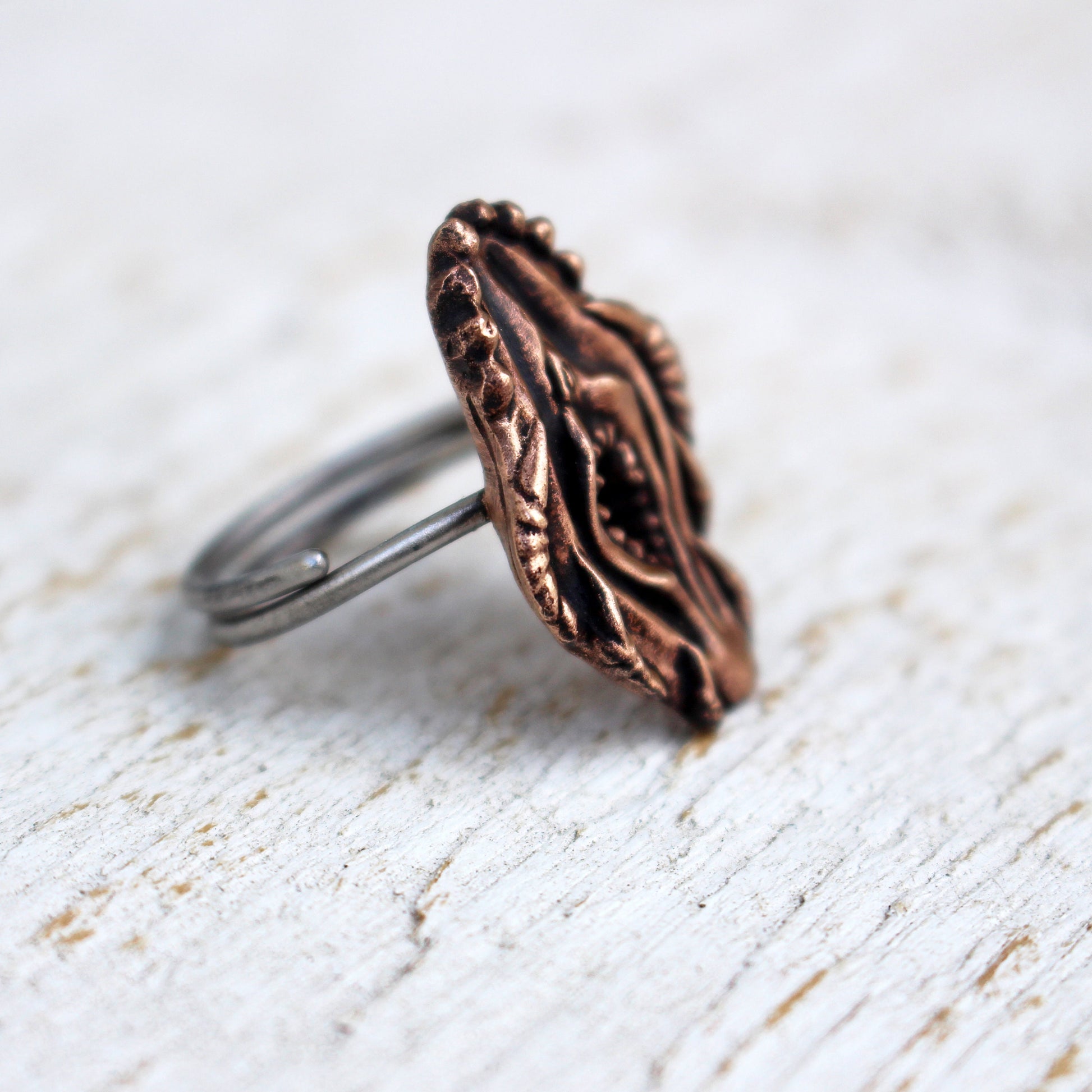 feministsmycke vagina dentata ring i brons och rostfrittstål