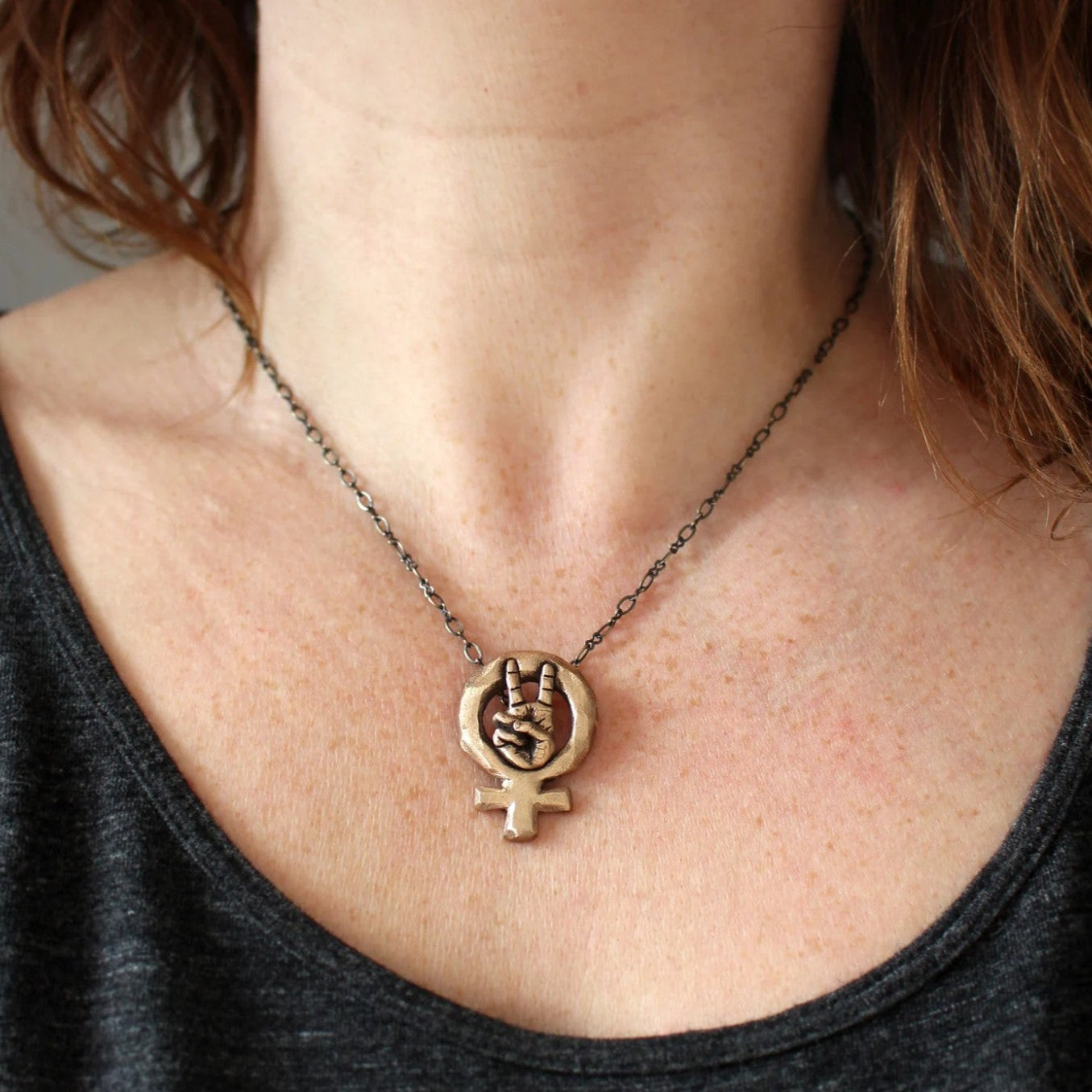 Victorious women halsband