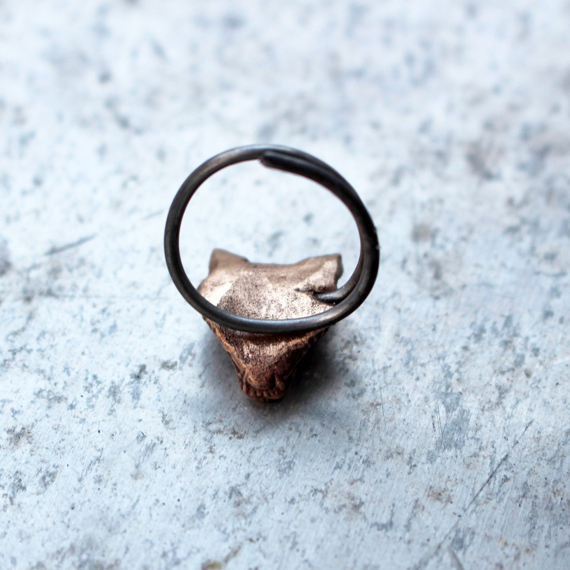 backside wolf ring